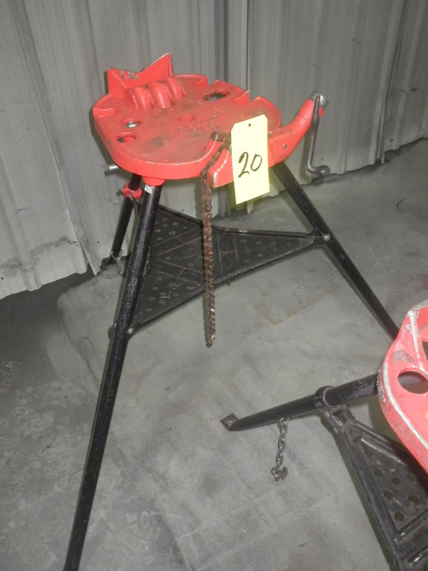 RIGID #460 TRI STAND CHAIN VISE (LOCATED IN ST. JOHN'S)