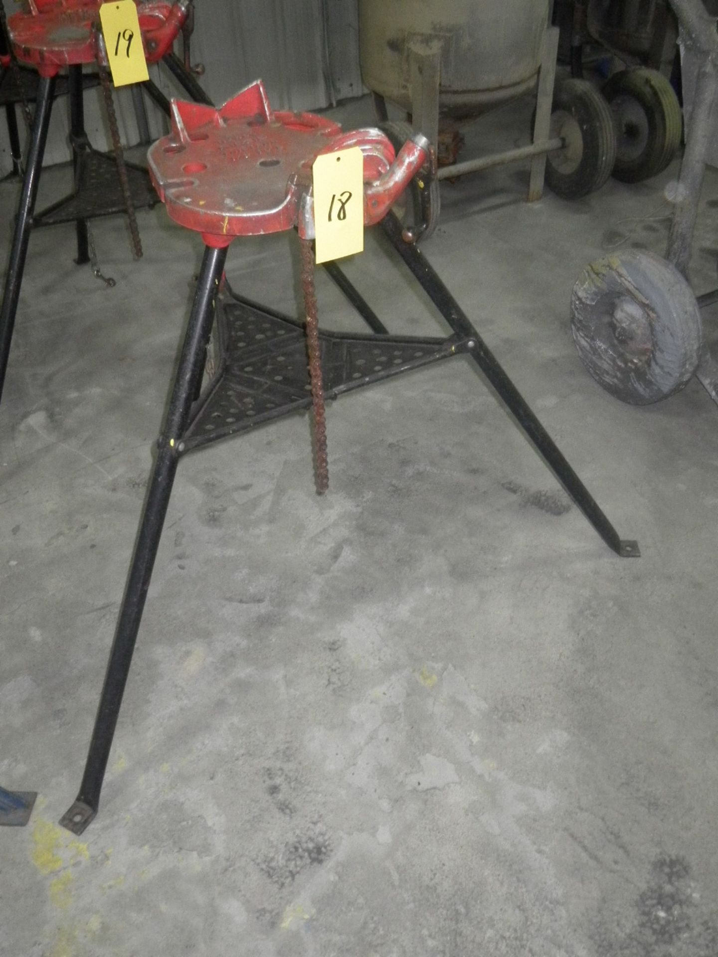 RIGID #460 TRI STAND CHAIN VISE (LOCATED IN ST. JOHN'S)