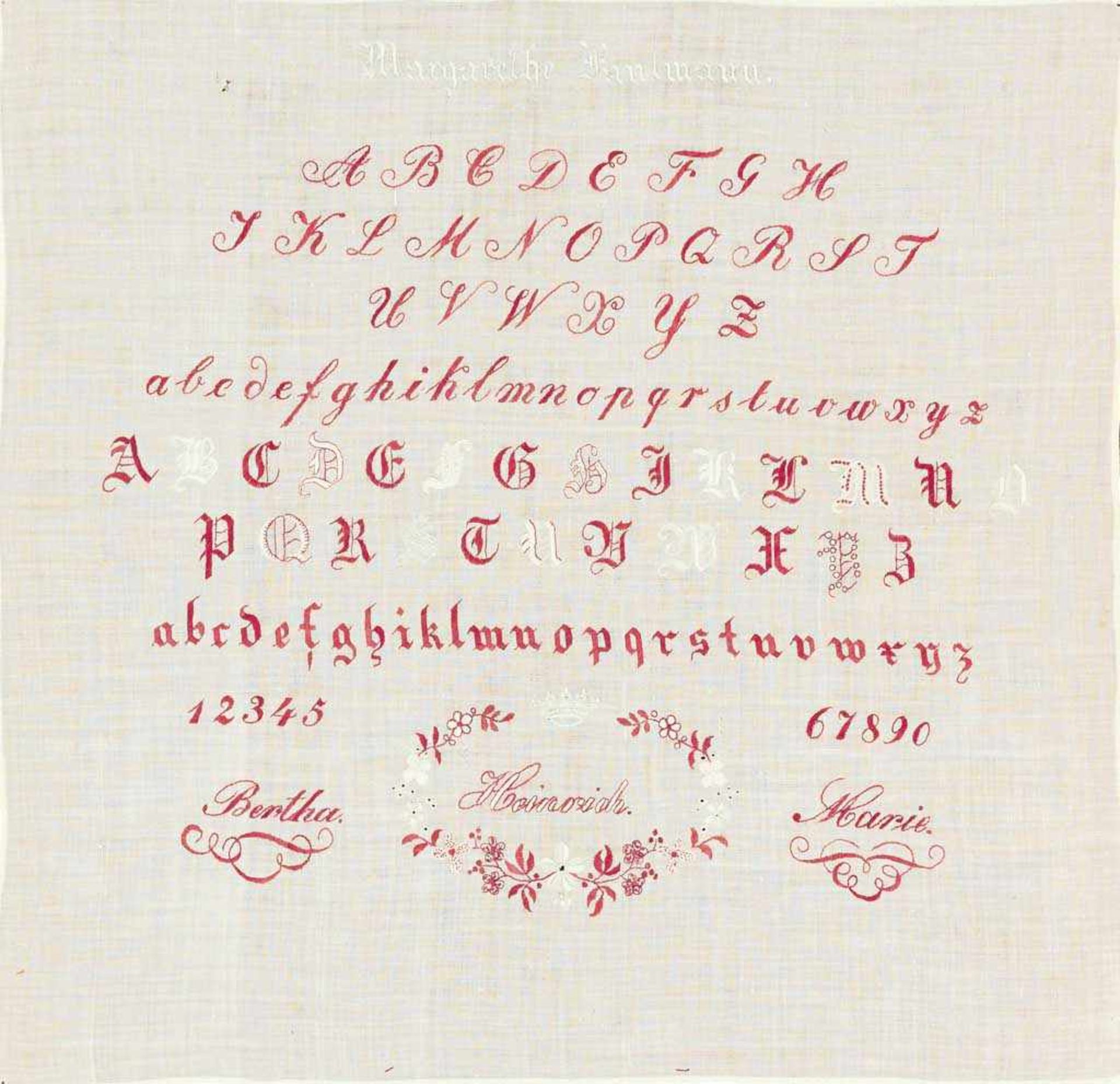 Stickmustertuch der Margarethe Faulmann. Rote und weiße Stickerei auf Batist. 19. Jh. 31 x 31 cm.