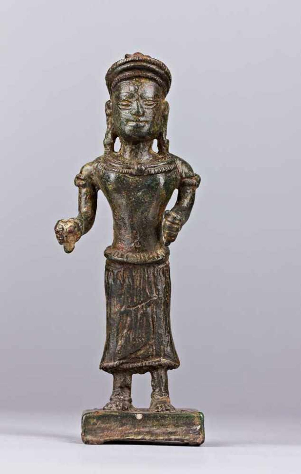 Bodhisattva. Auf Plinthensockel stehende Miniaturfigur. Bronze. Khmer, Kambodscha, Bayon-Stil, 13.