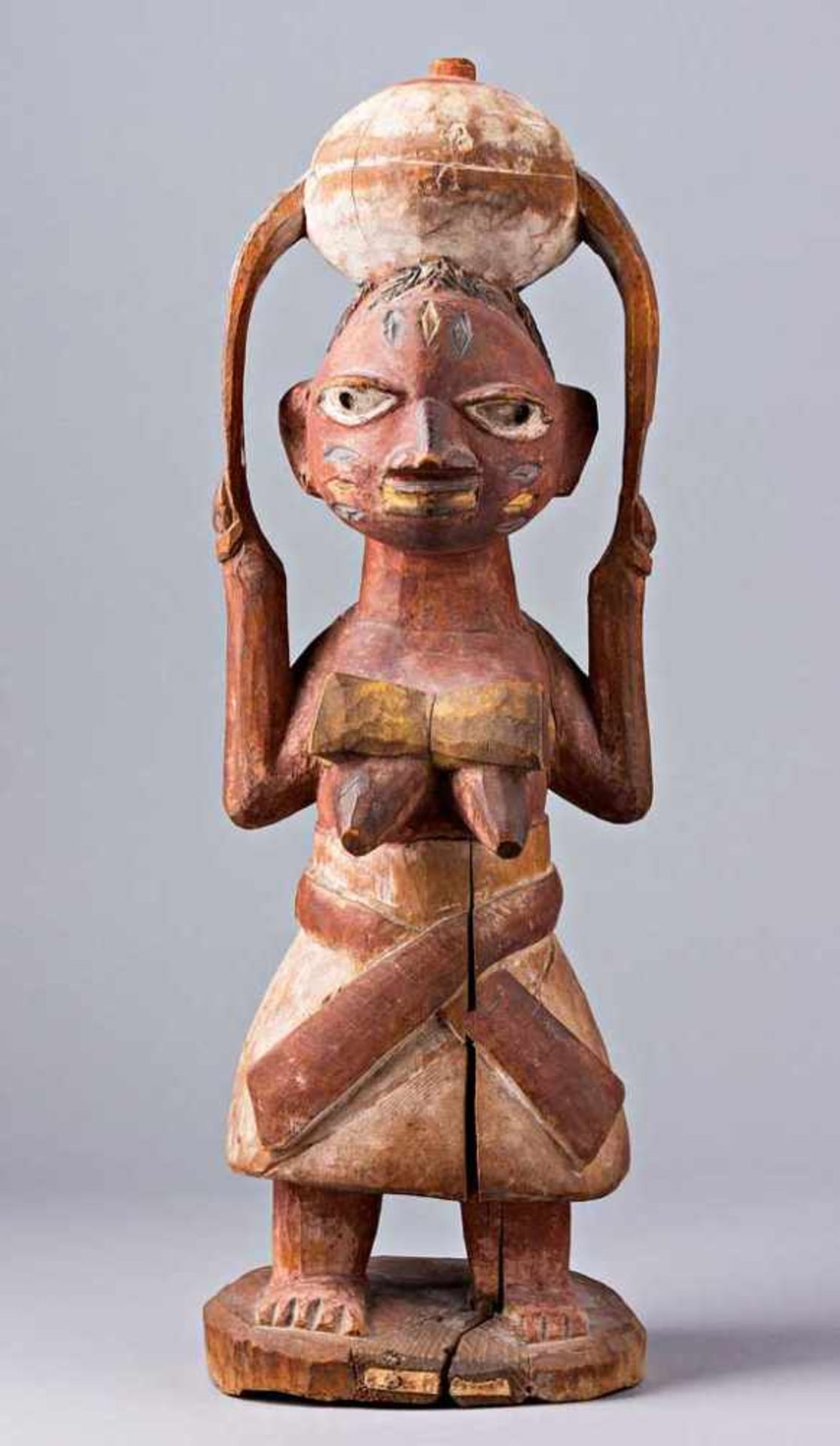 Stehende weibliche Figur der Yoruba. Partielle Bemalung. Dahomey. H 41 cm