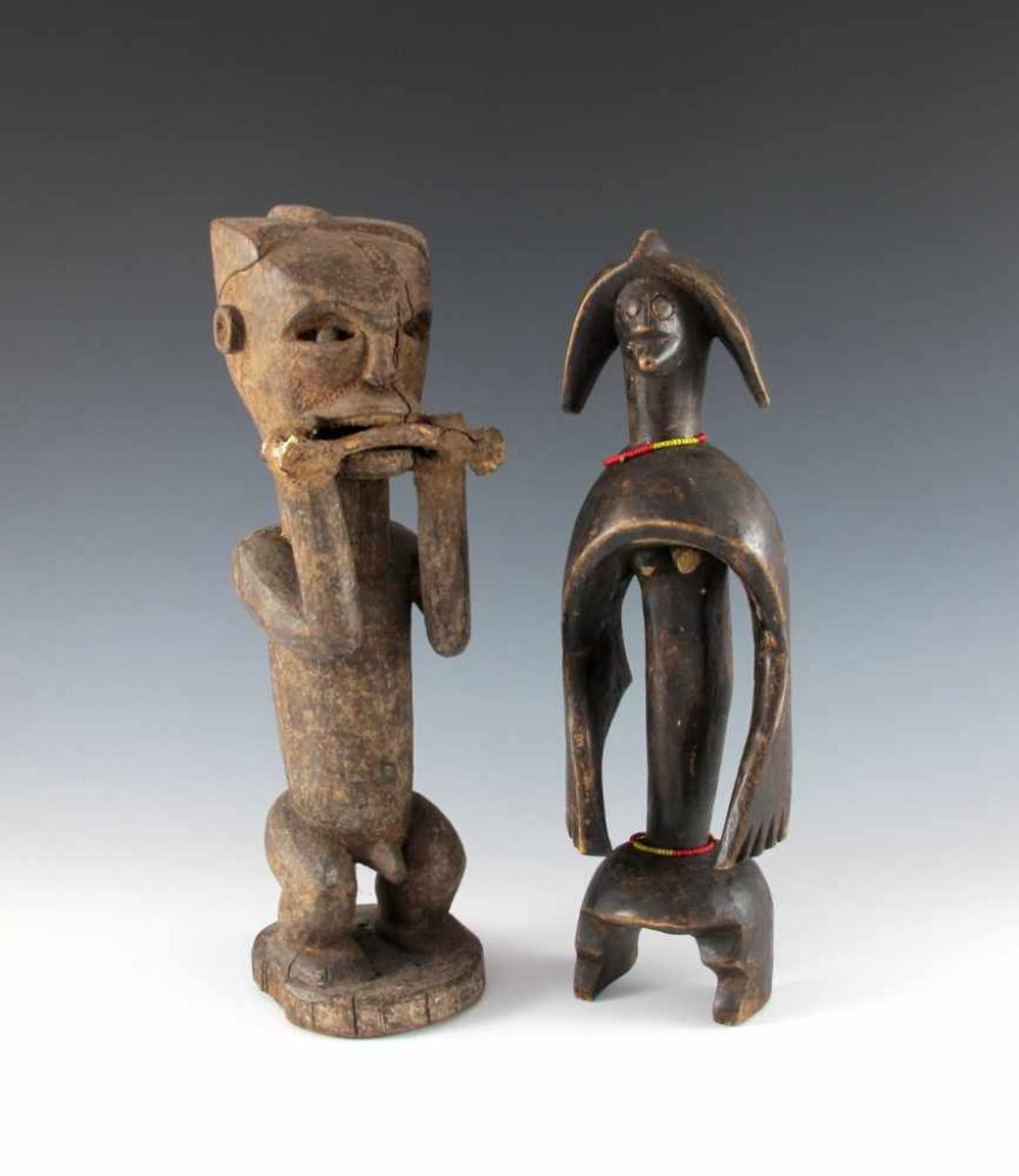 Paar Figuren: Ahnenfigur der Mumuye. Nigeria. H 40 cm. Männliche Fetischfigur. Kameruner Grasland. H