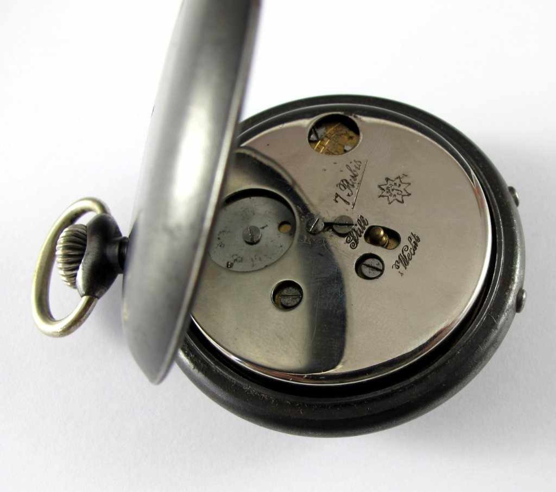 Junghans-Taschenuhr mit Wecker. Bruniertes rundes Stahlgehäuse. Zweifarbiges Emailzifferblatt (l. - Image 2 of 2