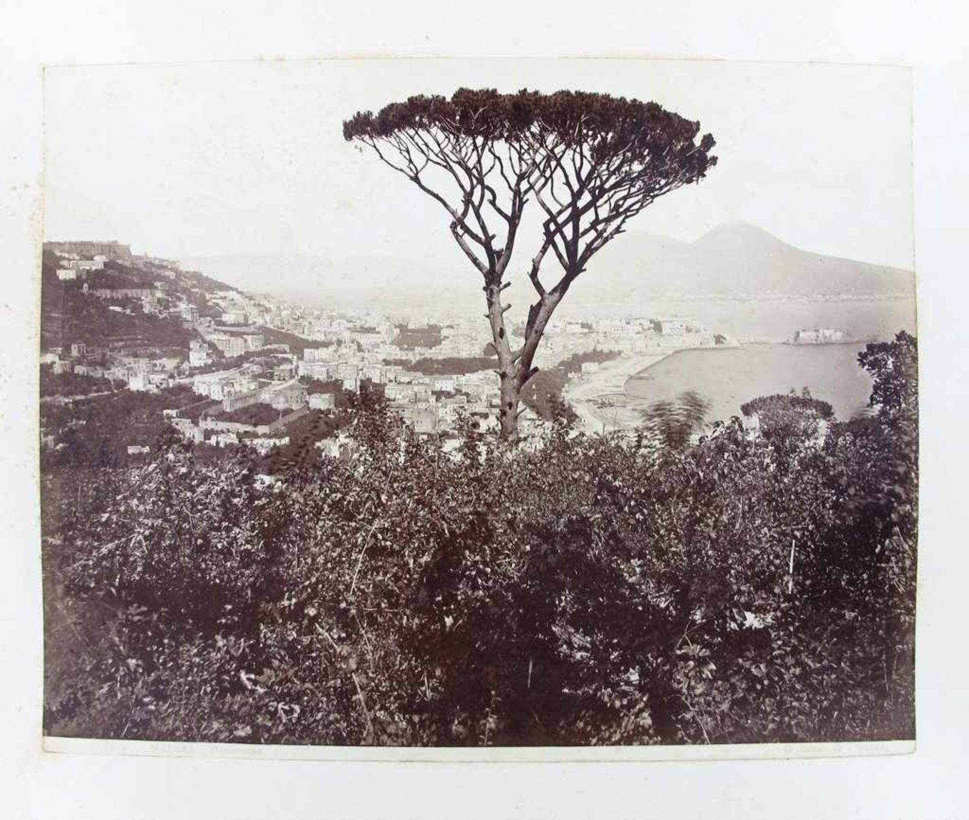 Italienische und Schweizer Ansichten: Bellagio, Campagna di Roma, Capri, Florenz, Genua, Lago - Image 15 of 35
