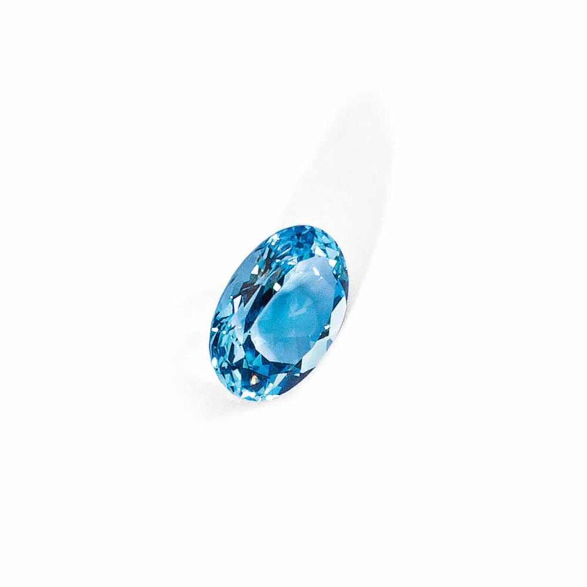 Loser Blautopas. Oval geschliffen. 40,29 ct.