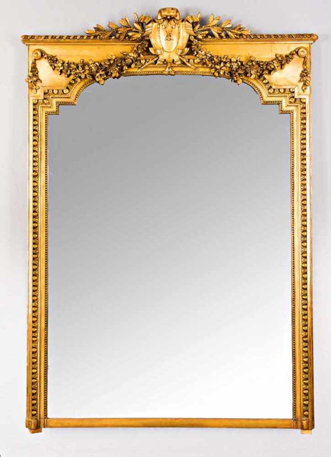 Großer Pfeilerspiegel. Festons, Eierstab- und Perlstabkanten. Vergoldet. Um 1900. 195 x 130 cm