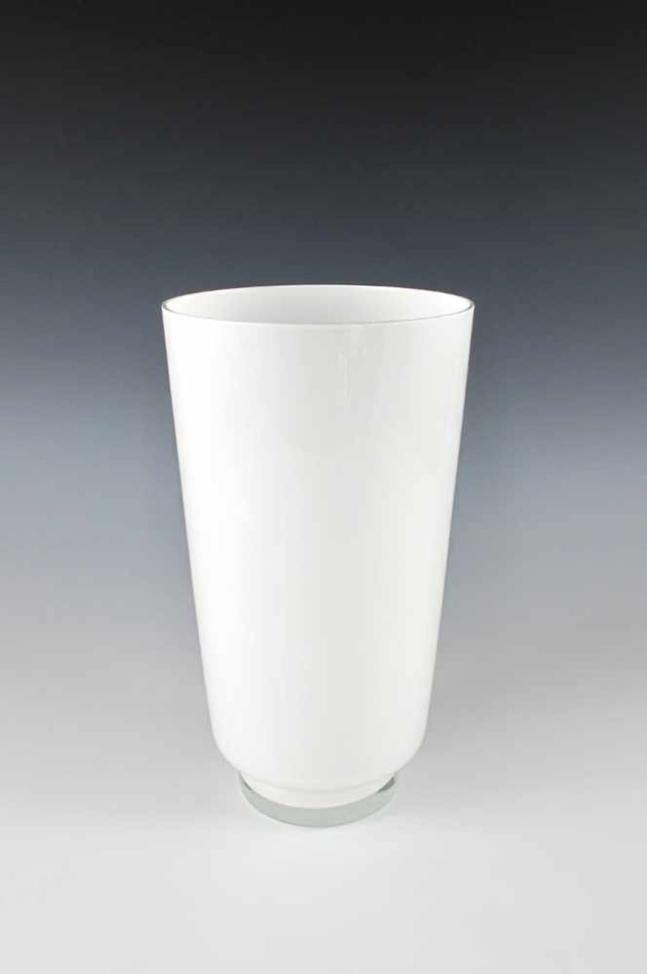 Vase. Weißer Innenüberfang. Murano. H 30 cm