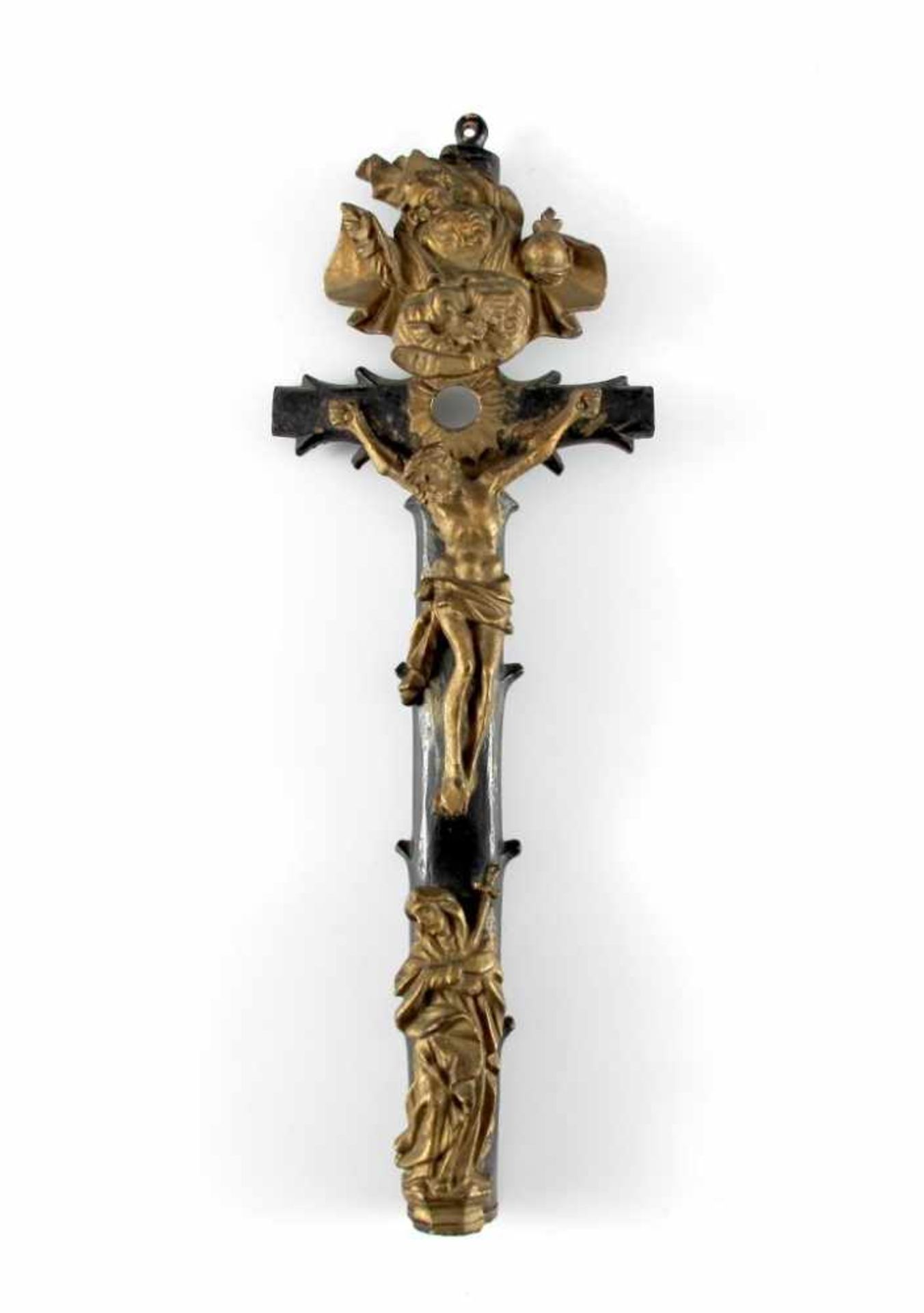 Reliquienkreuz. Schwarz und goldfarben abgesetzt. Ende 18. Jh. H 31,5 cm