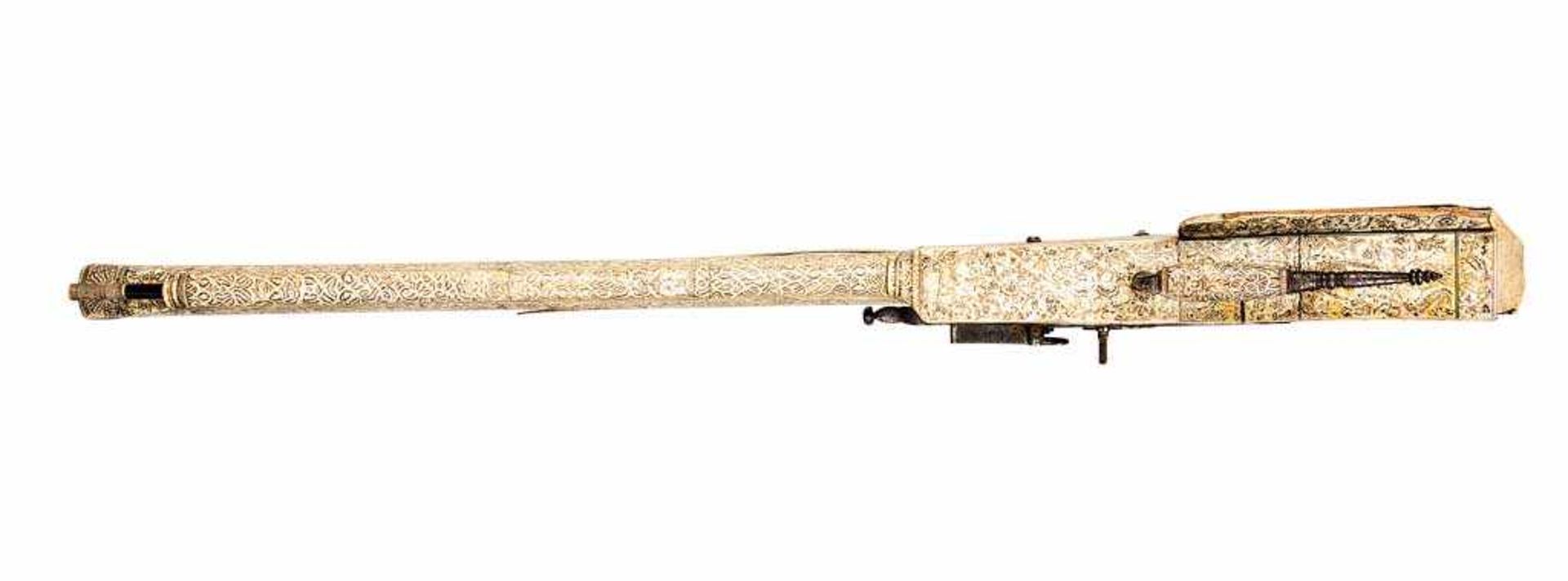 Radschlossbüchse. Schwerer Eisenlauf mit Zügen im Kal. 17 mm, auf der Oberseite in reliefiertem - Image 5 of 9