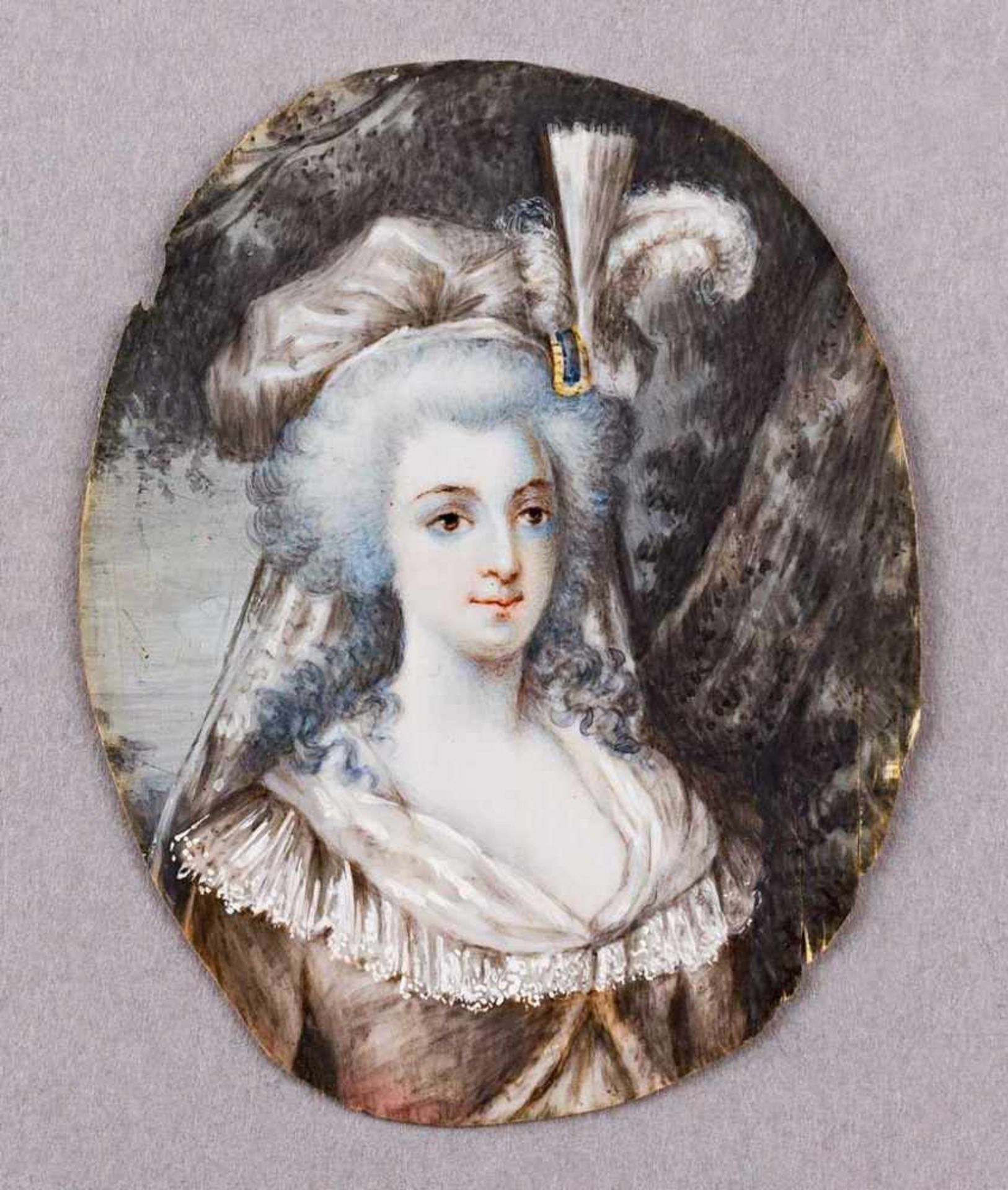 Portrait einer eleganten Dame, nach Gainsborough. Auf Elfenbein. 19. Jh. Oval, 6,5 x 5 cm. R