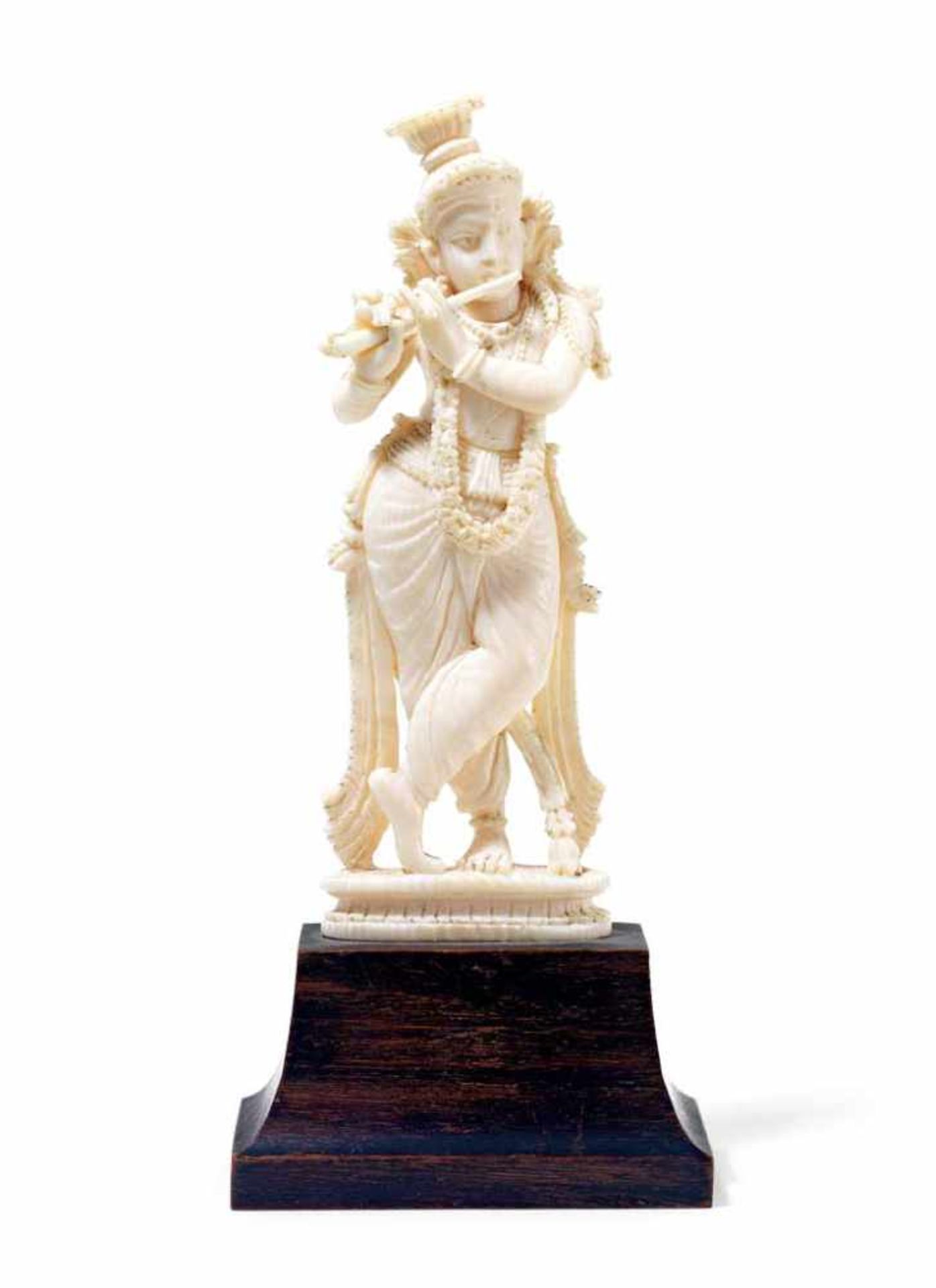 Krishna spielt Flöte. Elfenbein. Indien, Anf. 20. Jh. H 12,5 cm