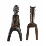 Zwei Steinschleudern, eine figural. Holz. Westafrika, Anf. 20. Jh. H 18 cm