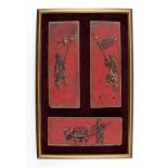 Drei Kassettenschnitzereien. Reliefierte Figuren auf rotem Grund. China, 19. Jh. 27 x 10 cm und 9