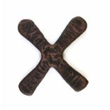 Katanga-Kreuz. Primitivgeld aus Kupfer. 1044 g. Kongo. H 24 cm
