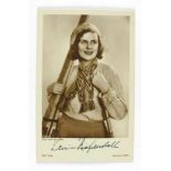 Autogramm von Leni Riefenstahl auf Portraitkarte