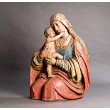 Große Madonna mit Kind. Holz, polychrom gefasst. Wohl Böhmen, um 1600. Rs. Schriftzug "H. Maria