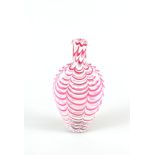 Flasche. Farbloses Glas mit rosa und weißer Aufschmelzung. Murano, 19. Jh. H 19 cm