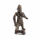 Guandi. Auf Plinthensockel stehender General. Bronze. H 12,5 cm. China, späte Ming-Zeit (?), 17.