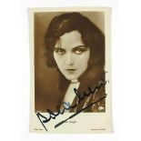 Autogramm von Pola Negri auf Portraitkarte