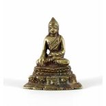 Miniatur-Buddha auf doppeltem Lotossockel. Dhyana Asana. Bhumisparsa Mudra. Gelbguss. Burma. H 6 cm