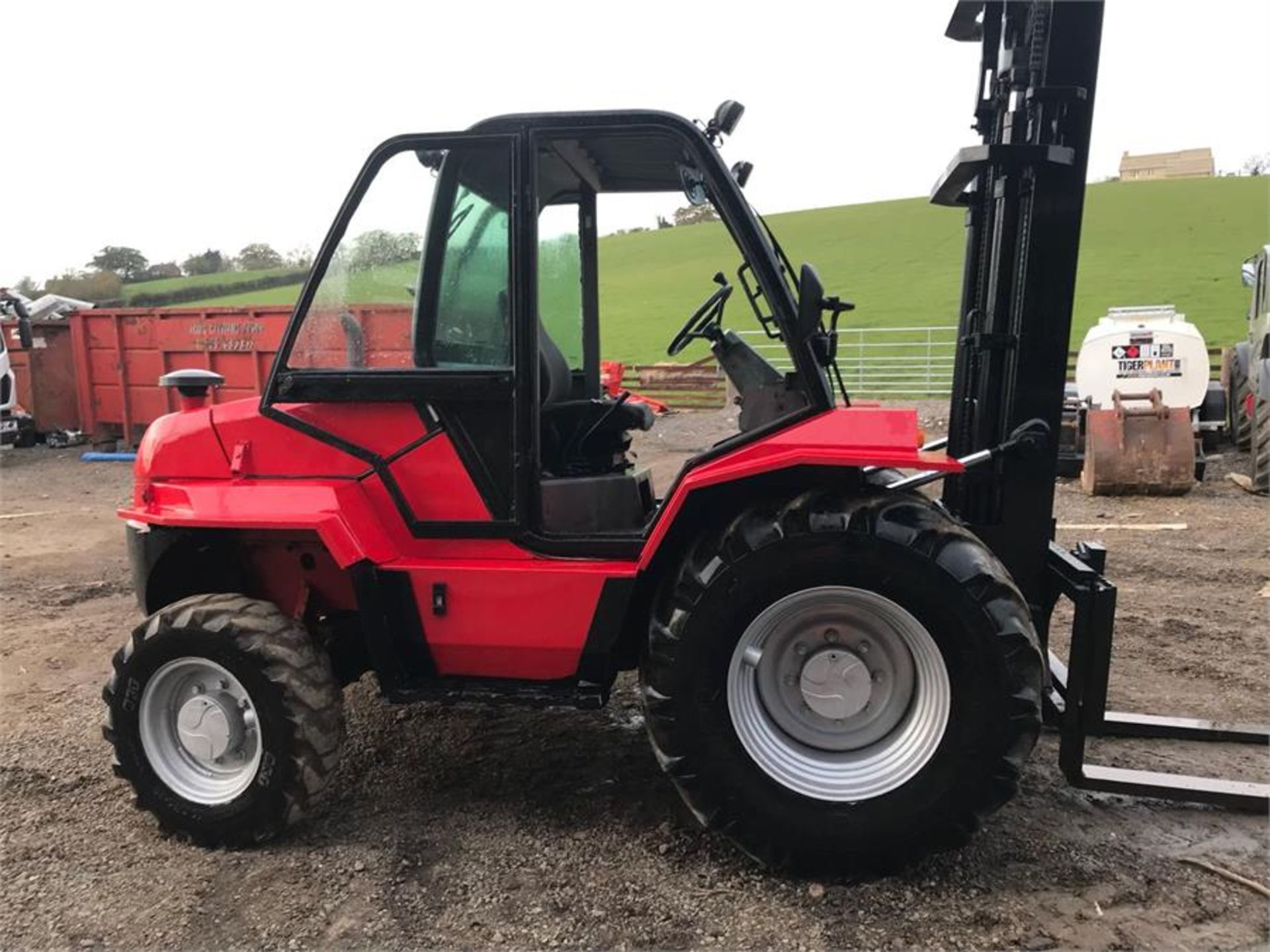 Manitou Rough Terrain Red Masted Forklift 26-4 5.5m Diesel 2007 with side shift - Image 3 of 8