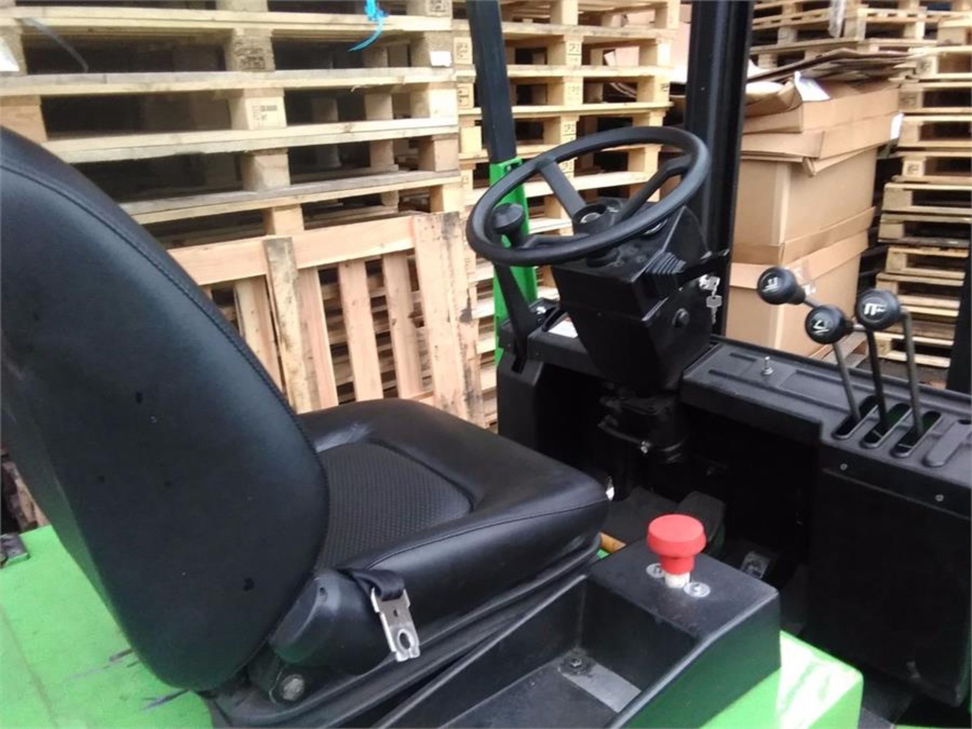 Tidy CESAB 1600 kg 4 wheel.electric 3300mm lift ,side shift lights good condition. - Image 10 of 11