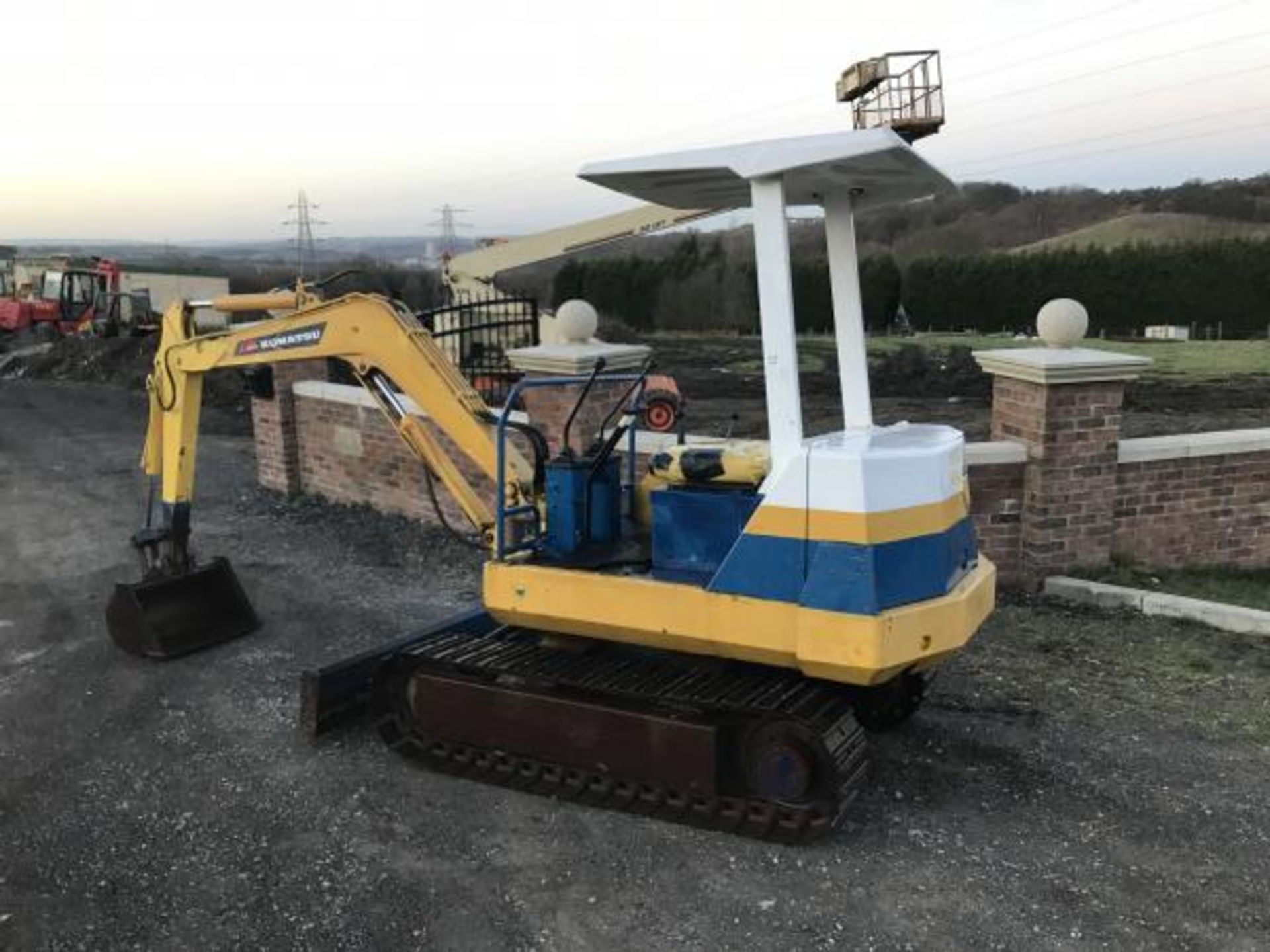 KOMATSU 3 TON - Image 2 of 5