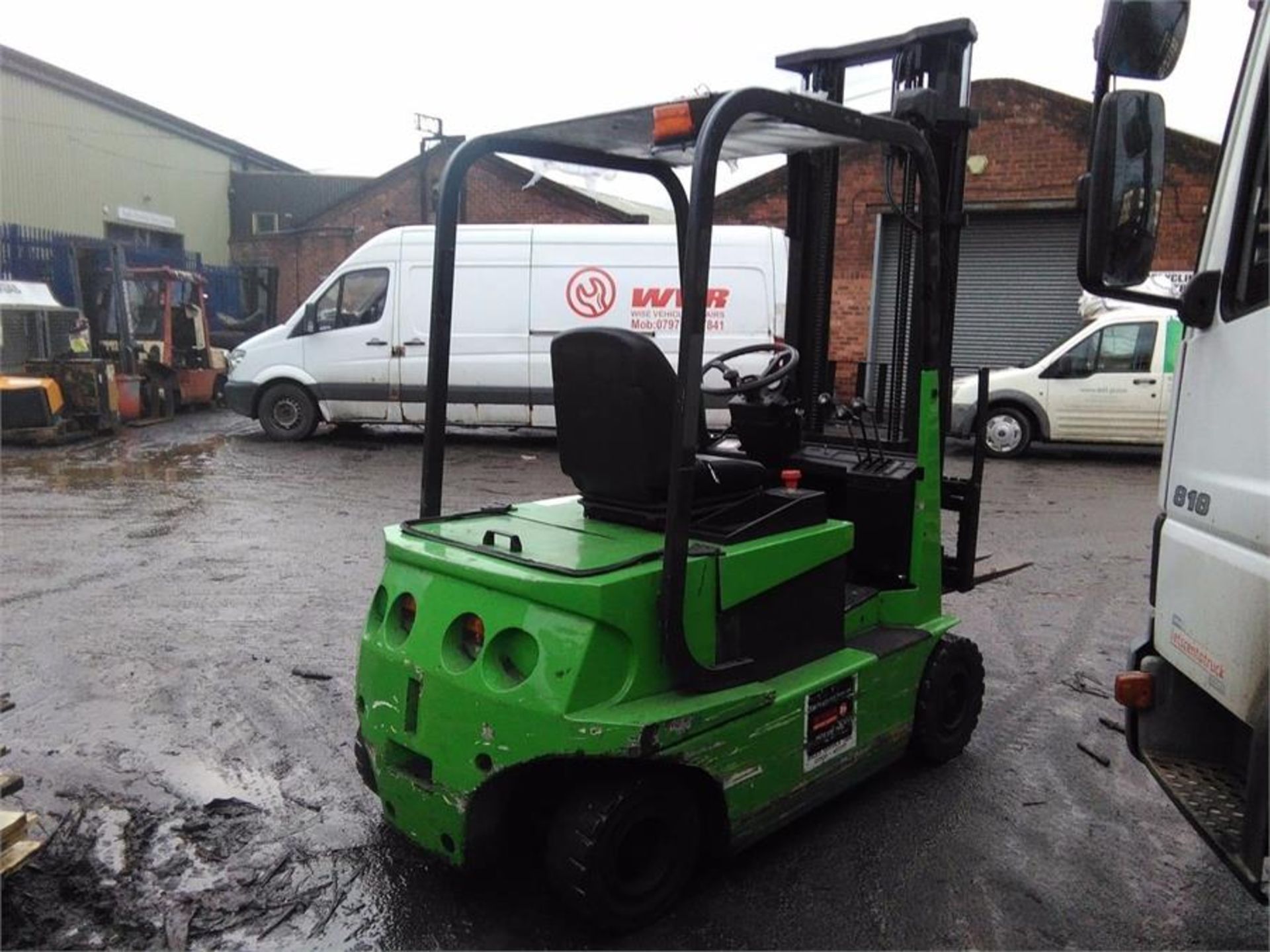 Tidy CESAB 1600 kg 4 wheel.electric 3300mm lift ,side shift lights good condition.