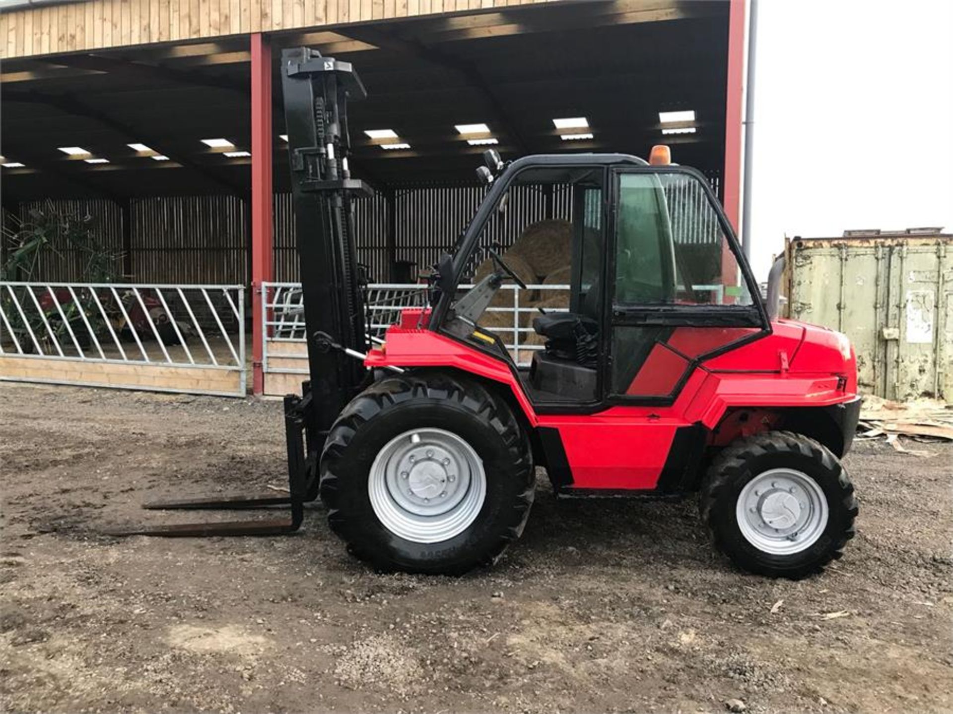 Manitou Rough Terrain Red Masted Forklift 26-4 5.5m Diesel 2007 with side shift - Image 6 of 8