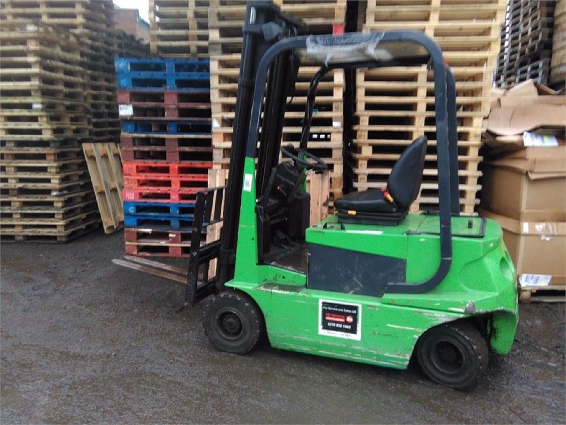 Tidy CESAB 1600 kg 4 wheel.electric 3300mm lift ,side shift lights good condition. - Image 6 of 11