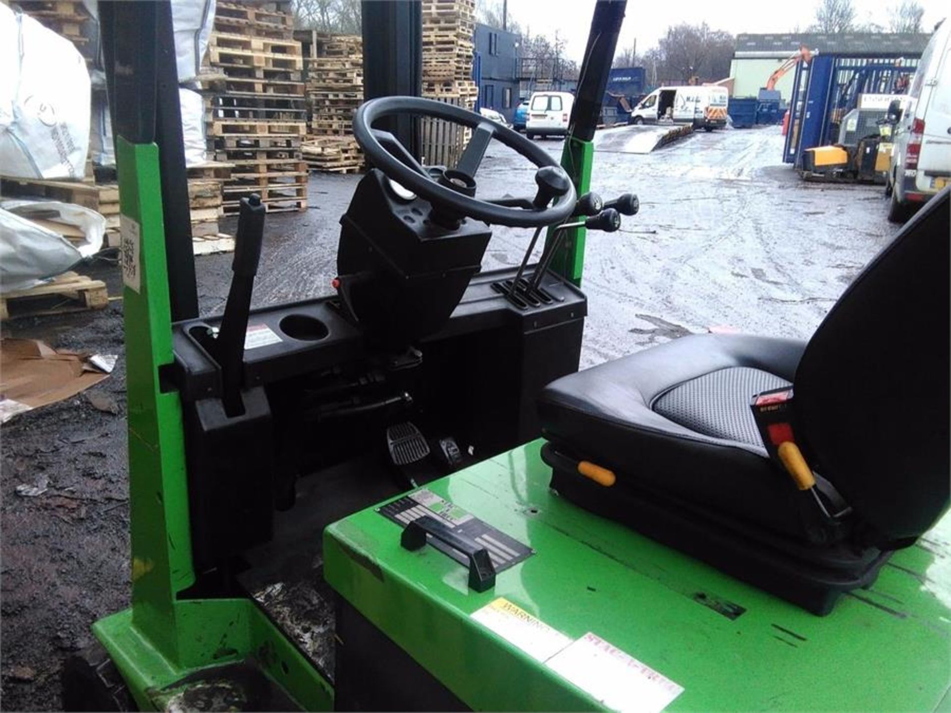 Tidy CESAB 1600 kg 4 wheel.electric 3300mm lift ,side shift lights good condition. - Image 3 of 11