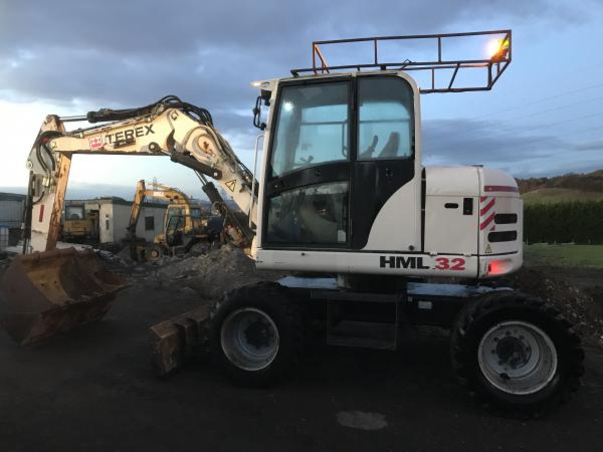 TEREX WHEELED EXCAVATOR HML 32