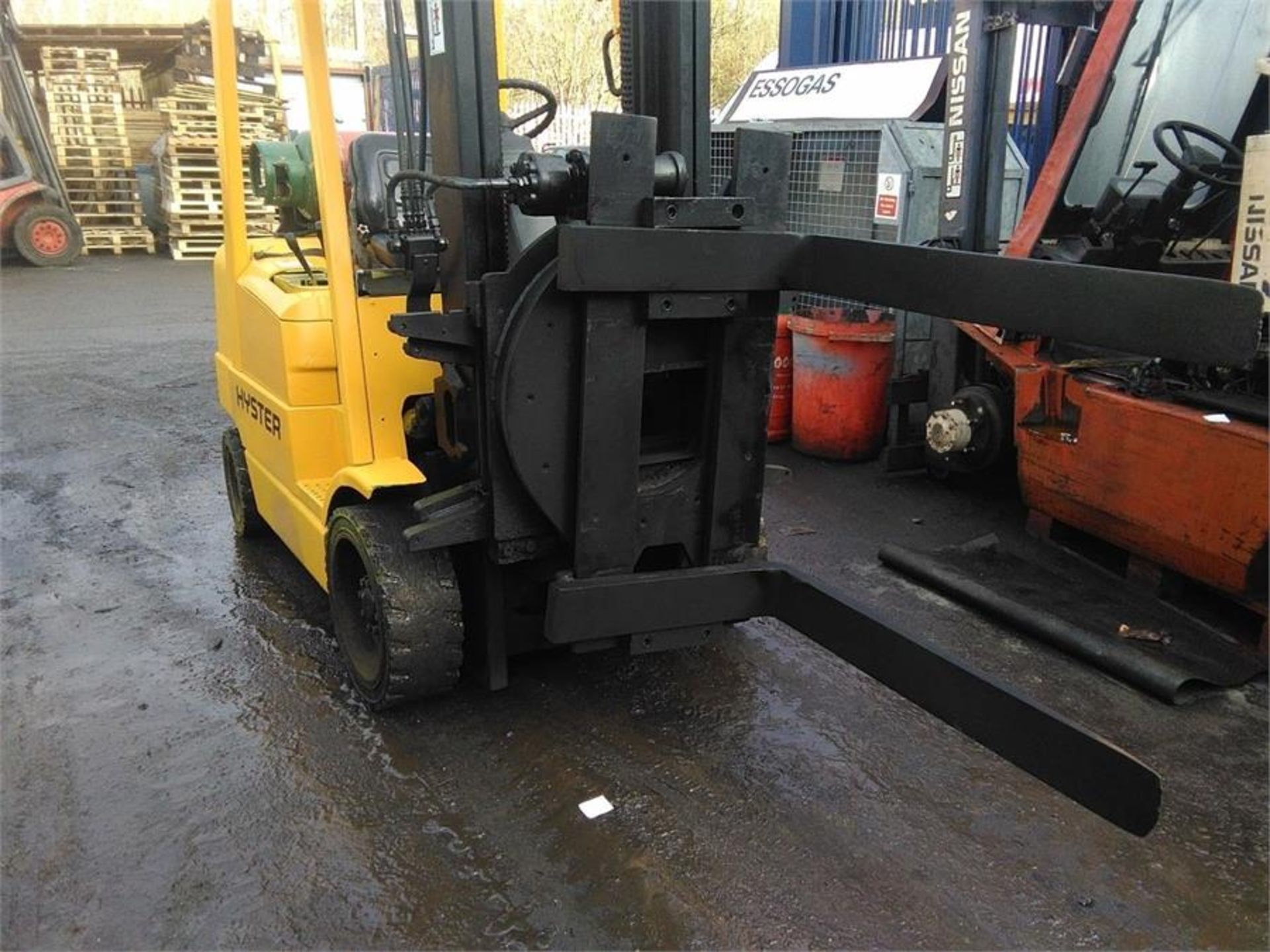 Refurbished HYSTER 2.5t GAS Truck With 360° Fork Rotator. - Image 2 of 6