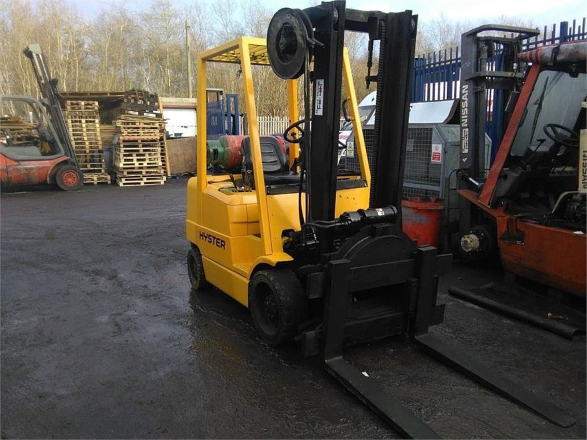 Refurbished HYSTER 2.5t GAS Truck With 360° Fork Rotator. - Image 5 of 6