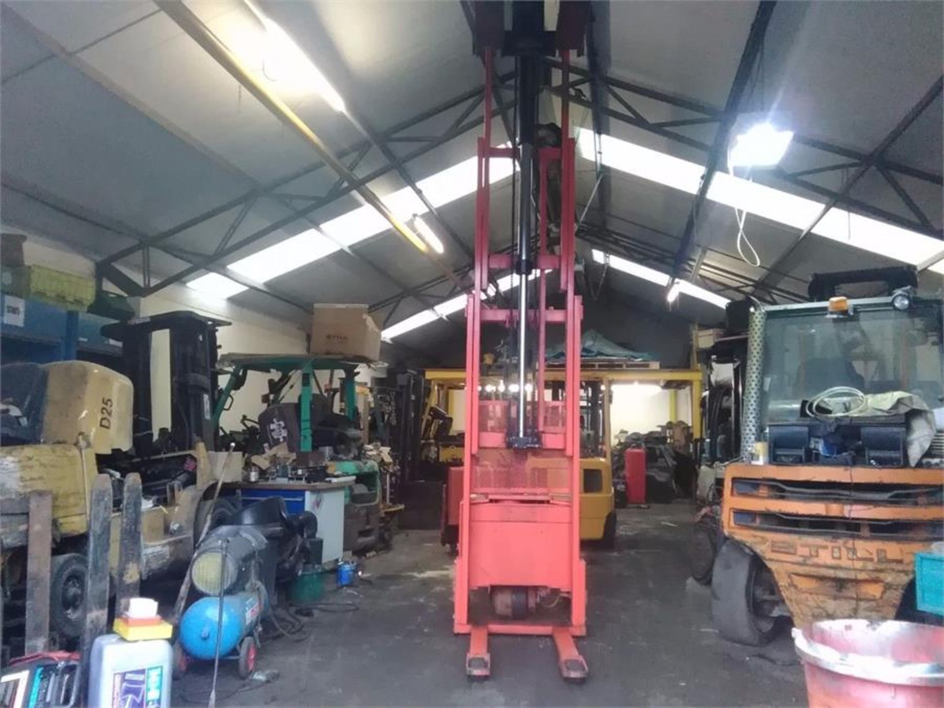 1250kg Tidy BT Pallet stacker 5000 mm triple mast 1000 x 680mm forks. - Image 4 of 7