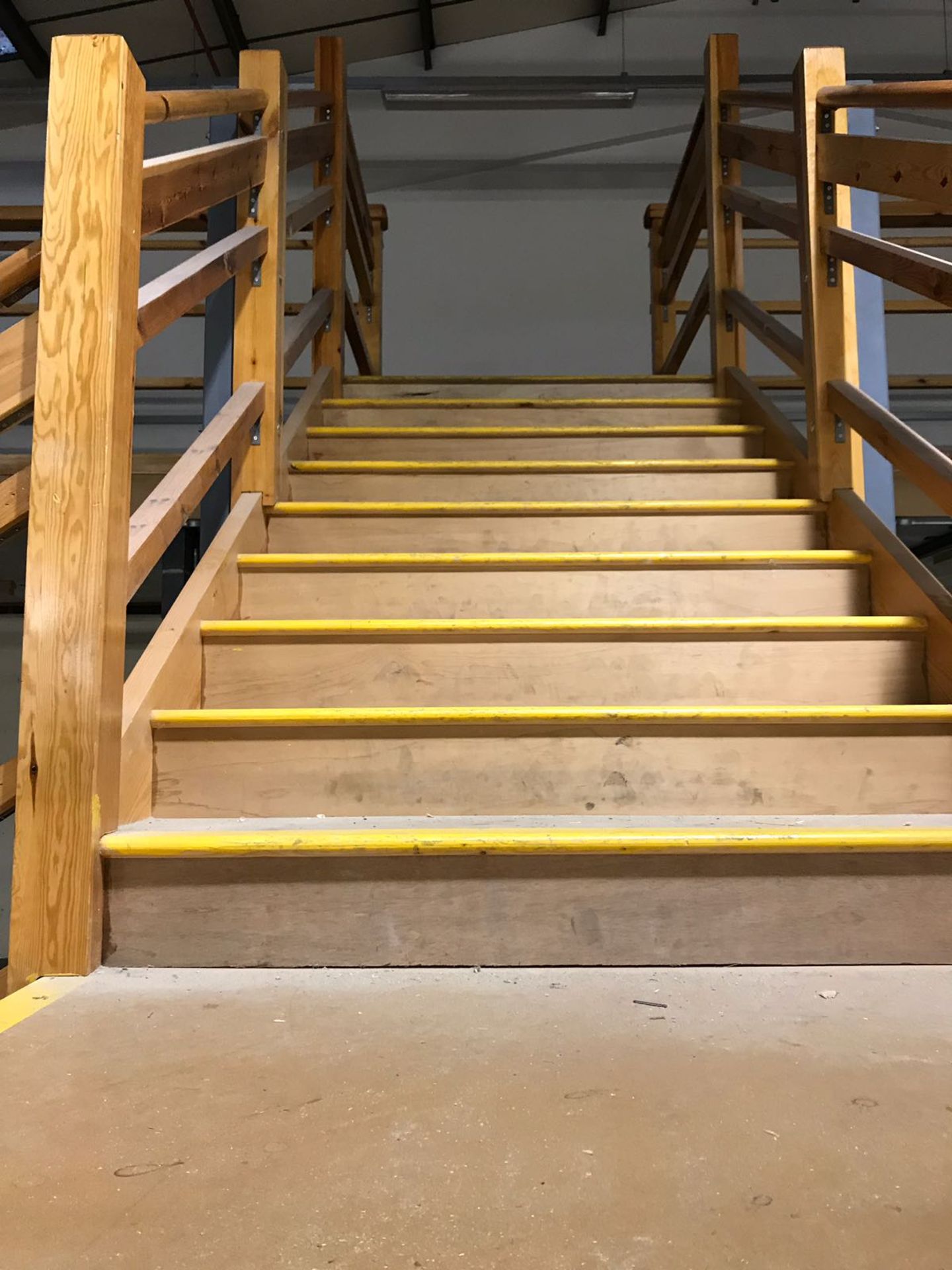 Wooden Staircase Buyer To remove - Image 2 of 2