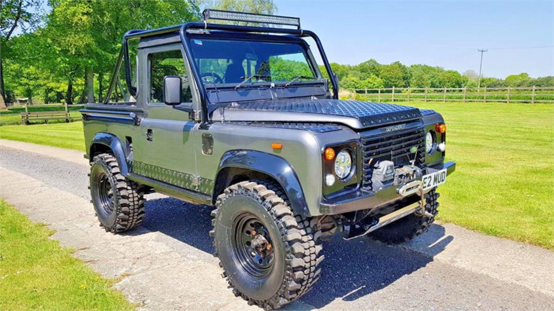 Land Rover Defender 90