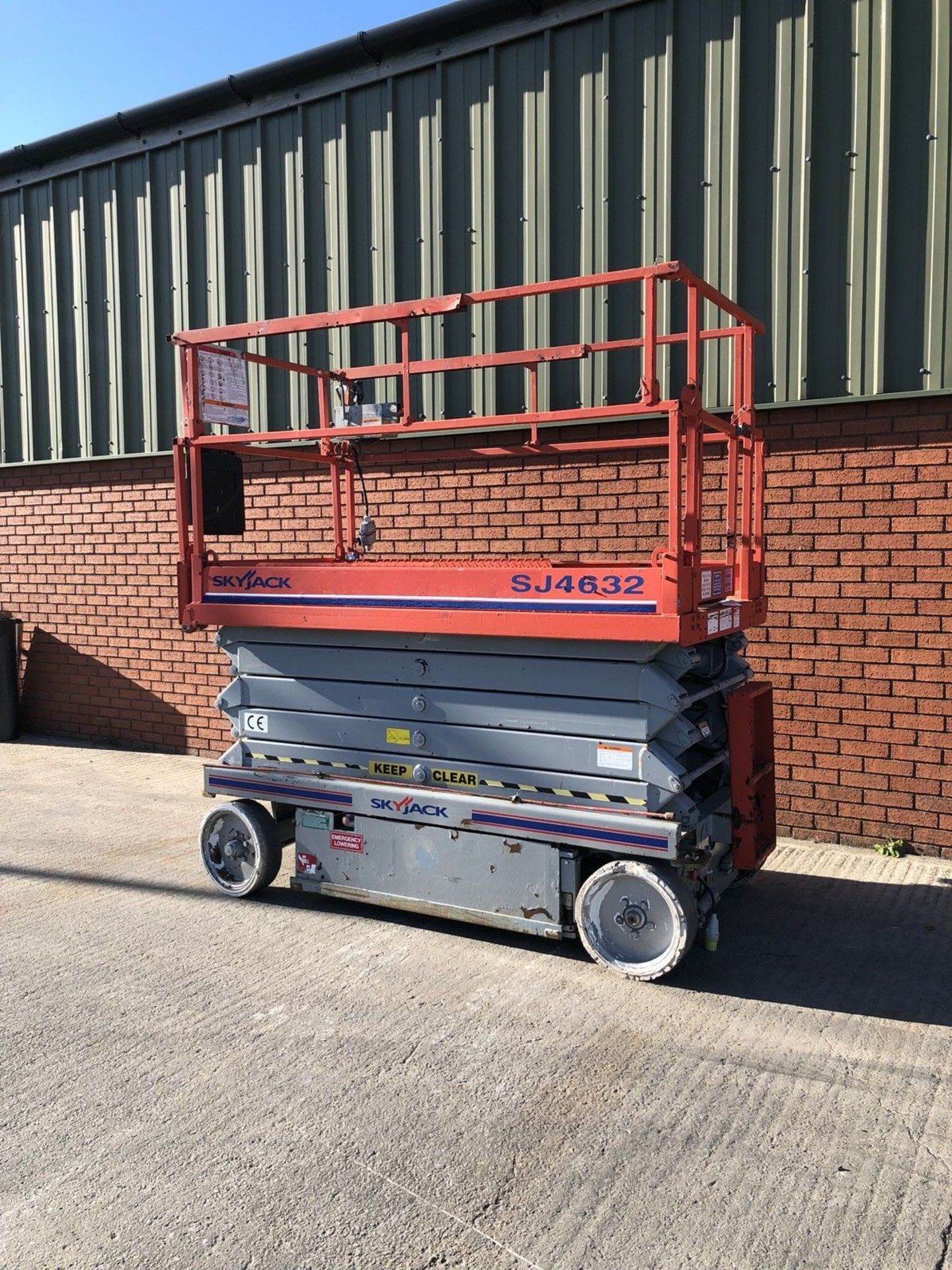 2005 Skyjack SJ4632 scissor lift cherry Picker - Image 2 of 8