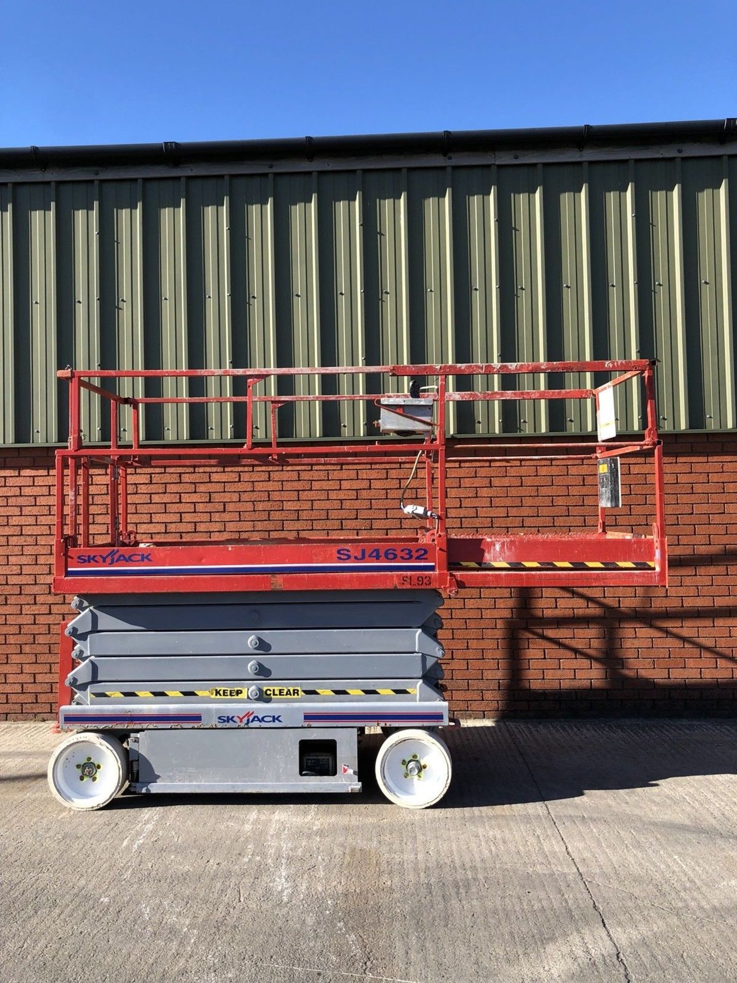 2007 Skyjack SJ4632 scissor lift cherry Picker - Image 5 of 11