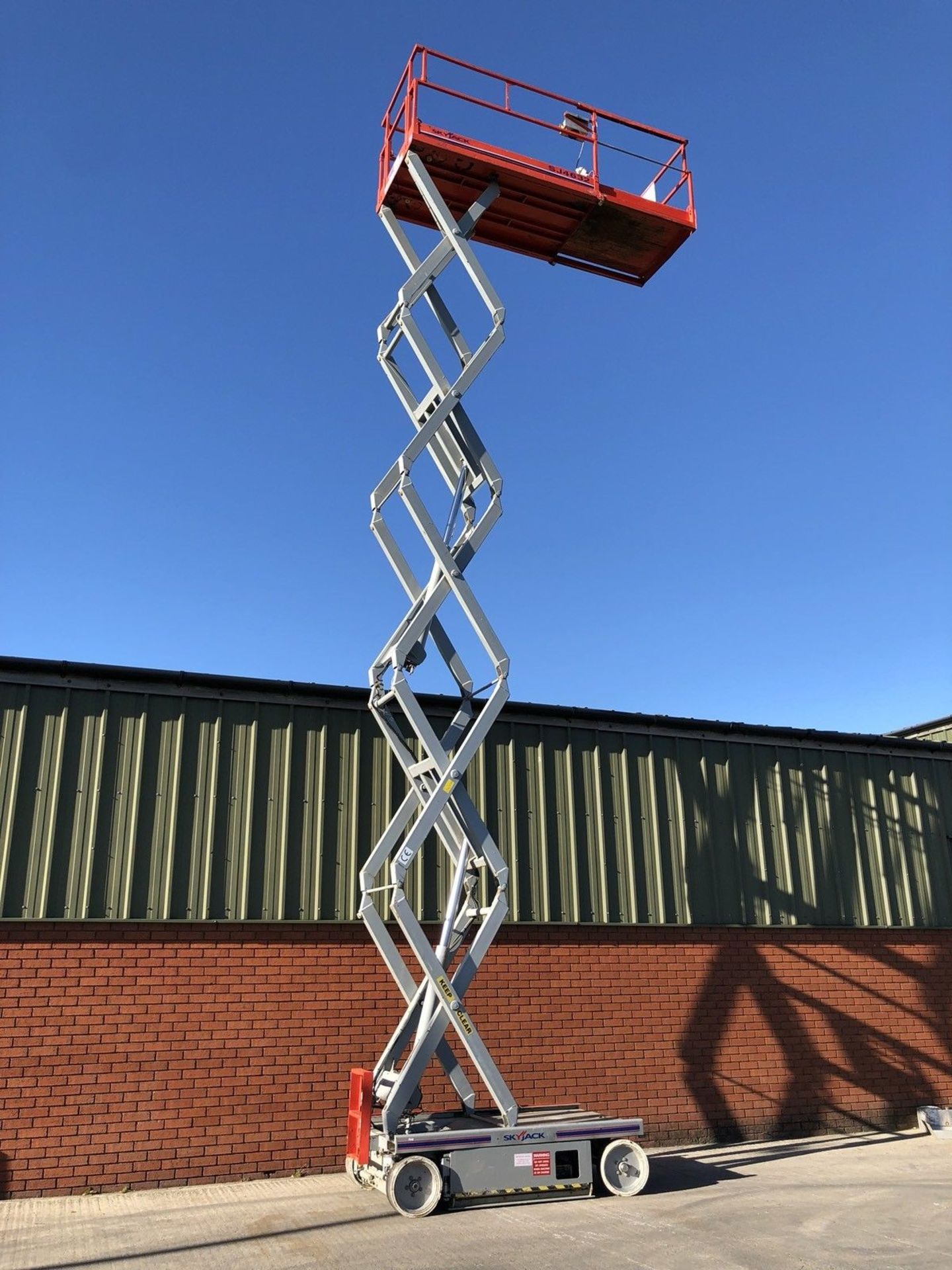 2005 Skyjack SJ4632 scissor lift cherry Picker - Image 9 of 9