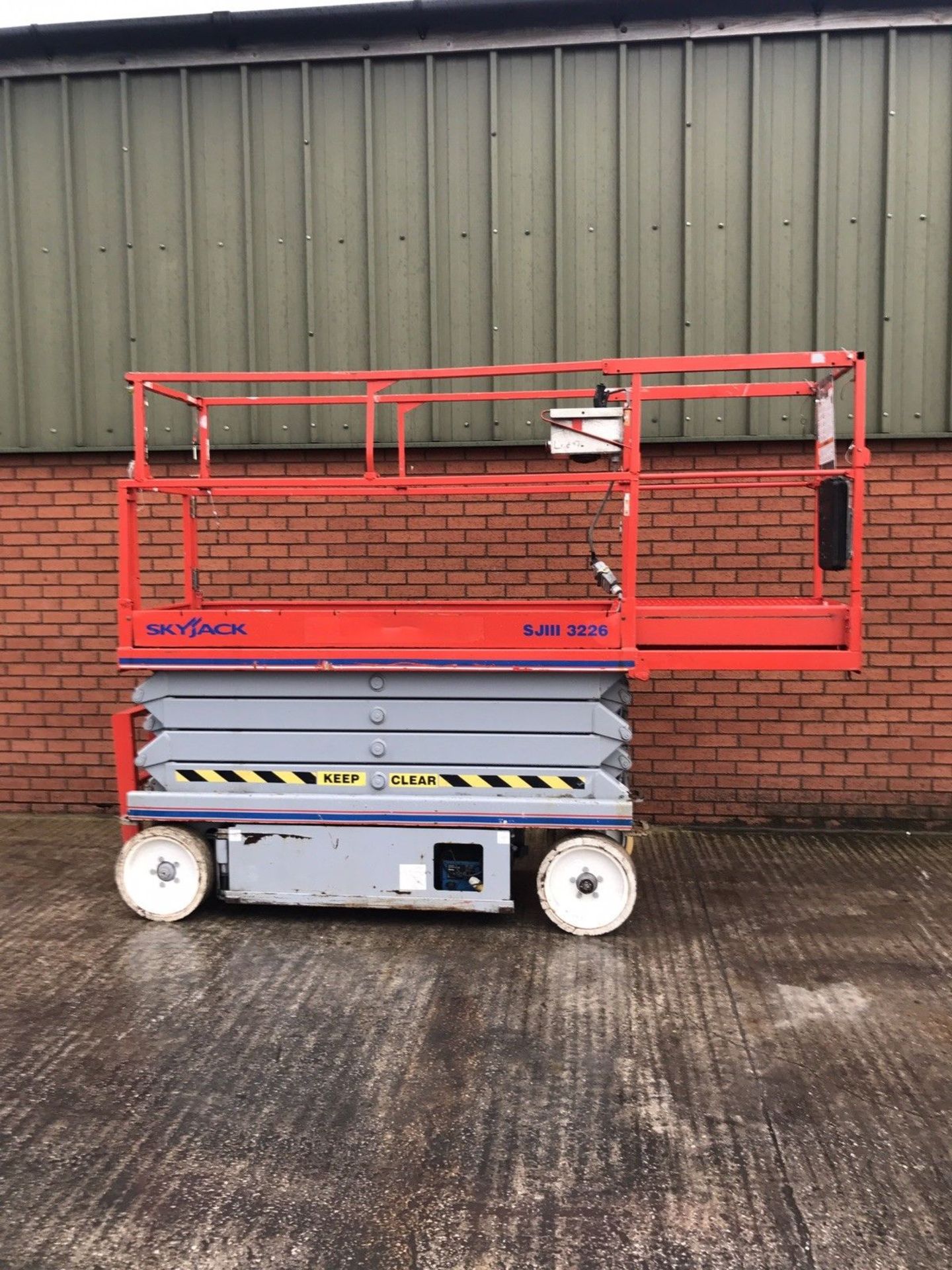 Skyjack SJ3226 scissor lift cherry Picker - Image 5 of 10