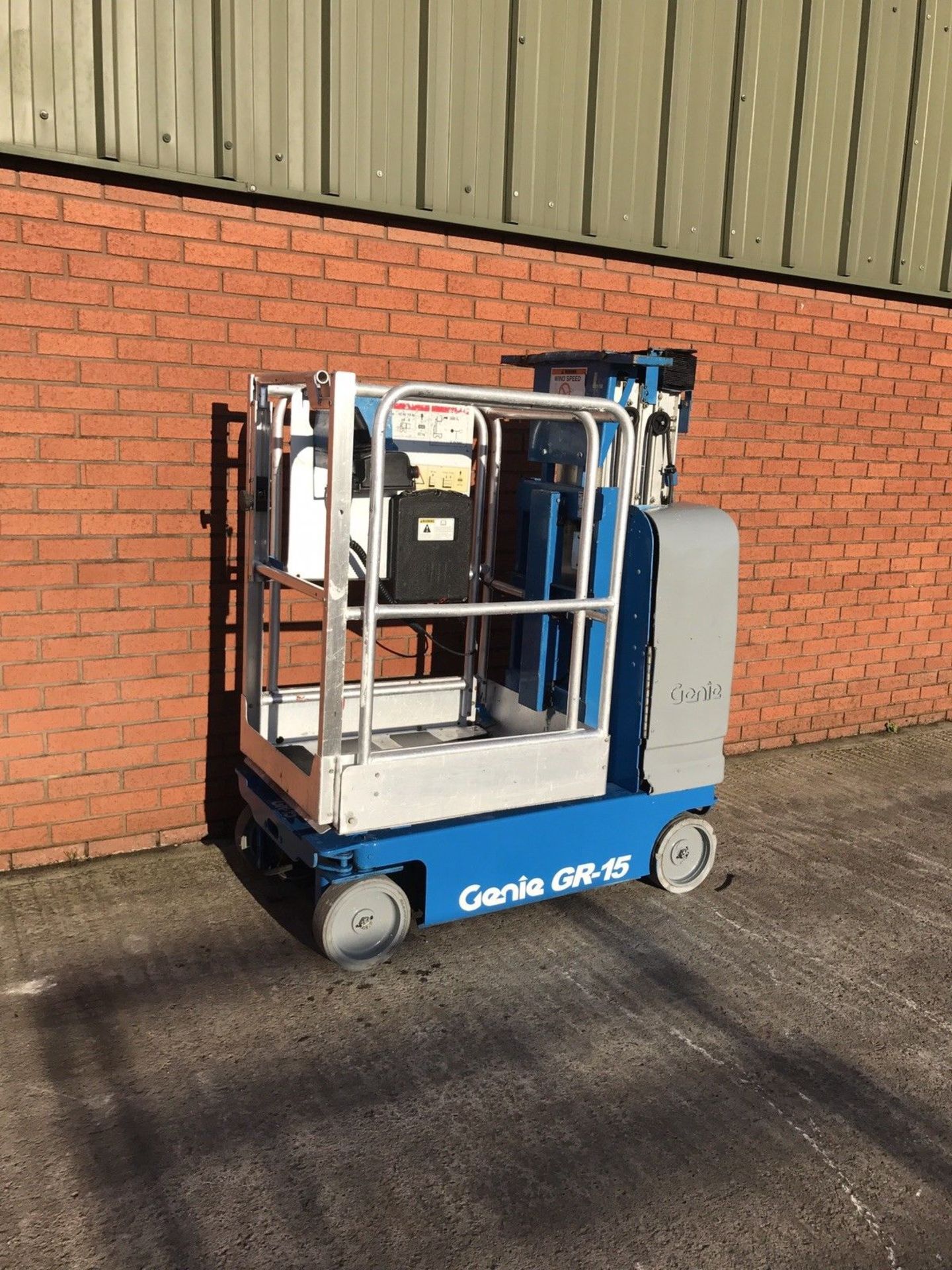 2006 Genie GR15 scissor lift cherry Picker