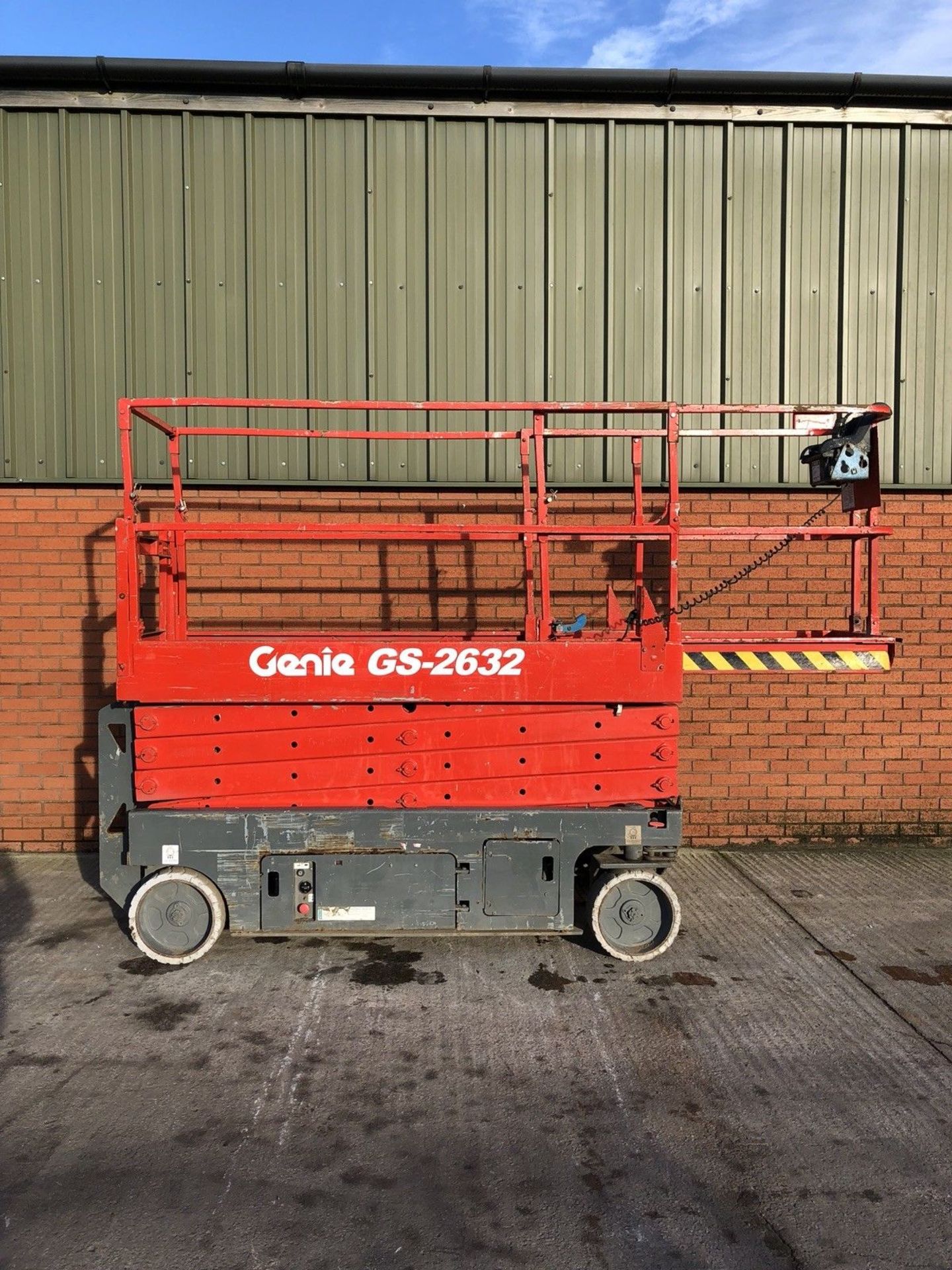 Genie GS2632 scissor lift cherry Picker - Image 5 of 7