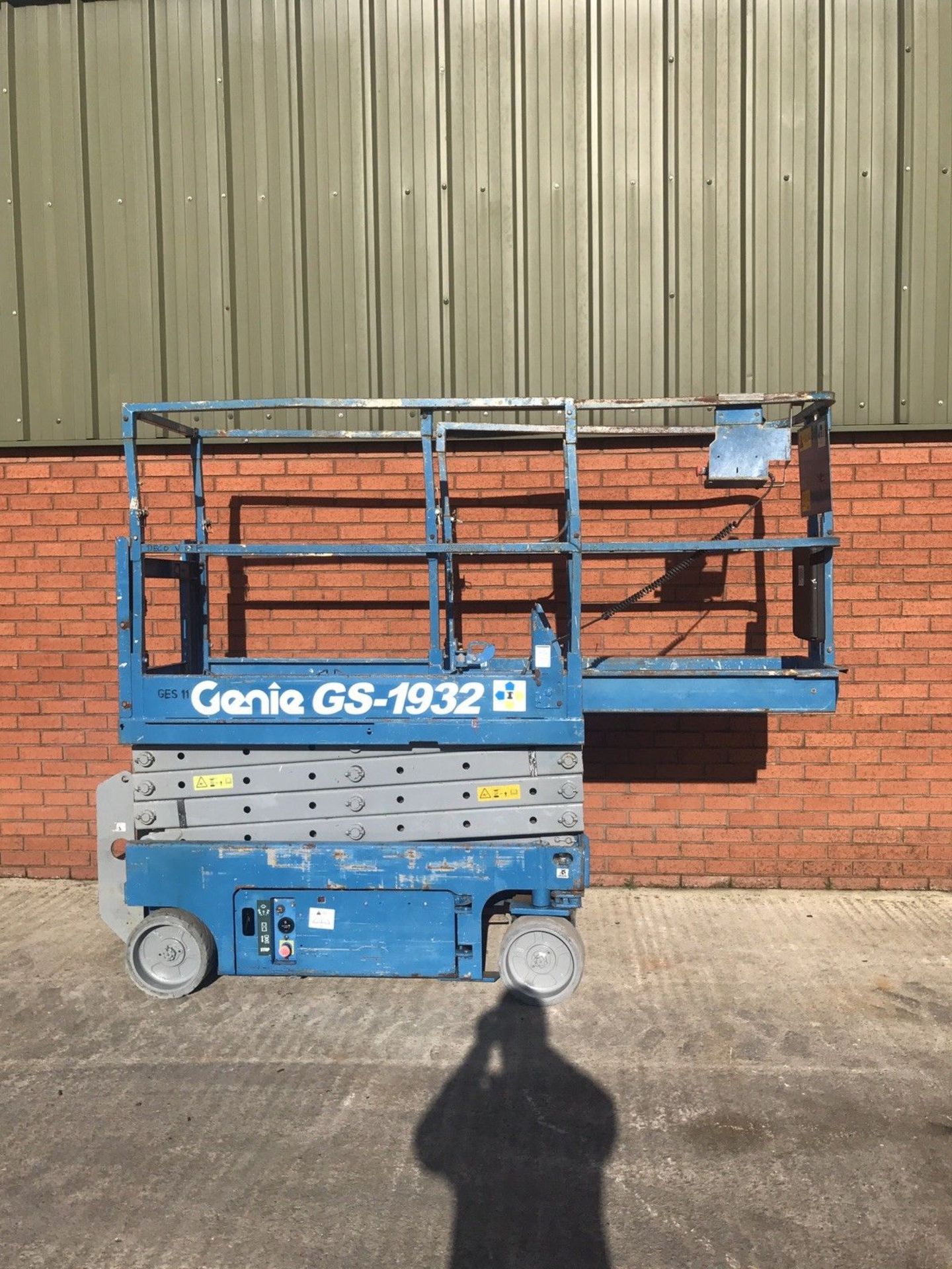 2007 Genie GS1932 scissor lift cherry Picker - Image 5 of 9