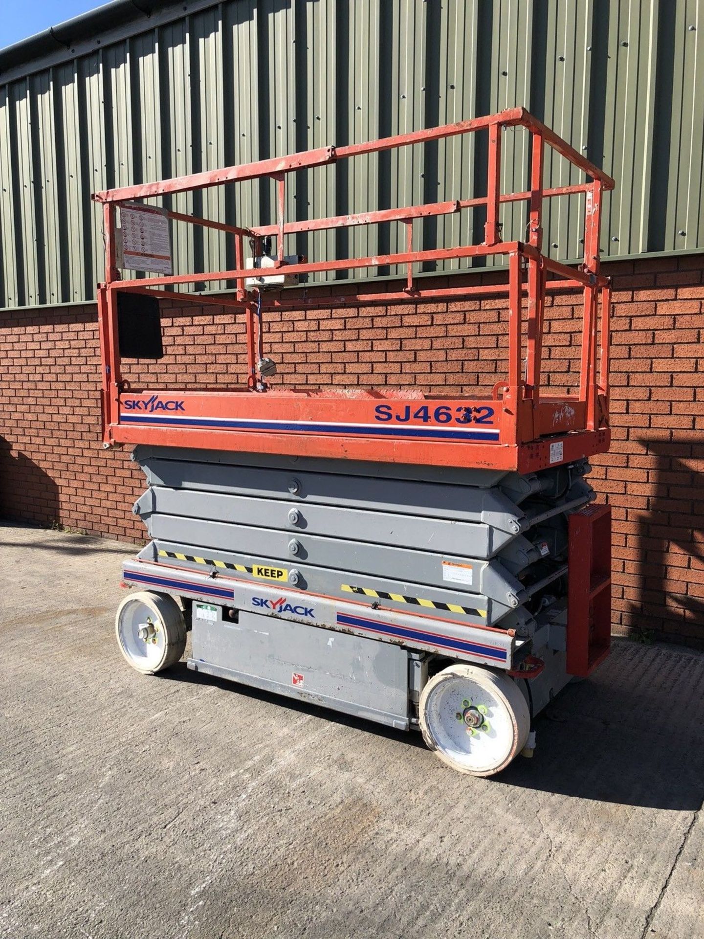 2007 Skyjack SJ4632 scissor lift cherry Picker - Image 2 of 9