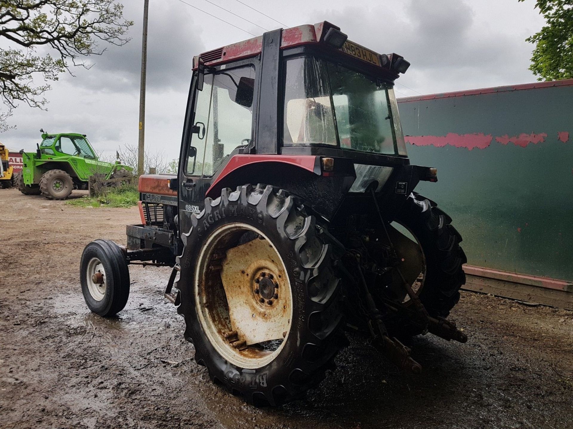 Case International 685 tractor - Image 3 of 3