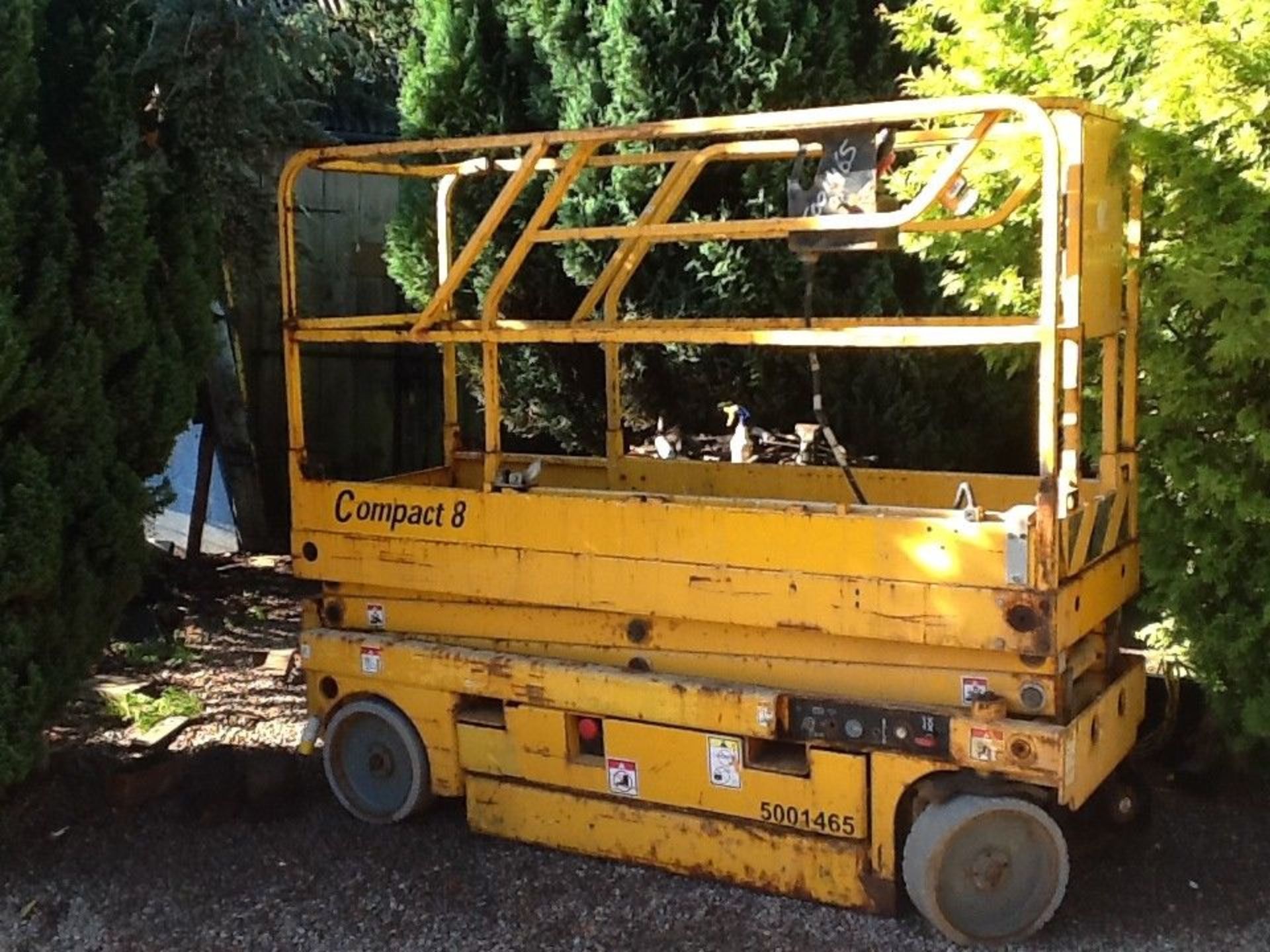 Battery Scissor Lift - Image 7 of 7