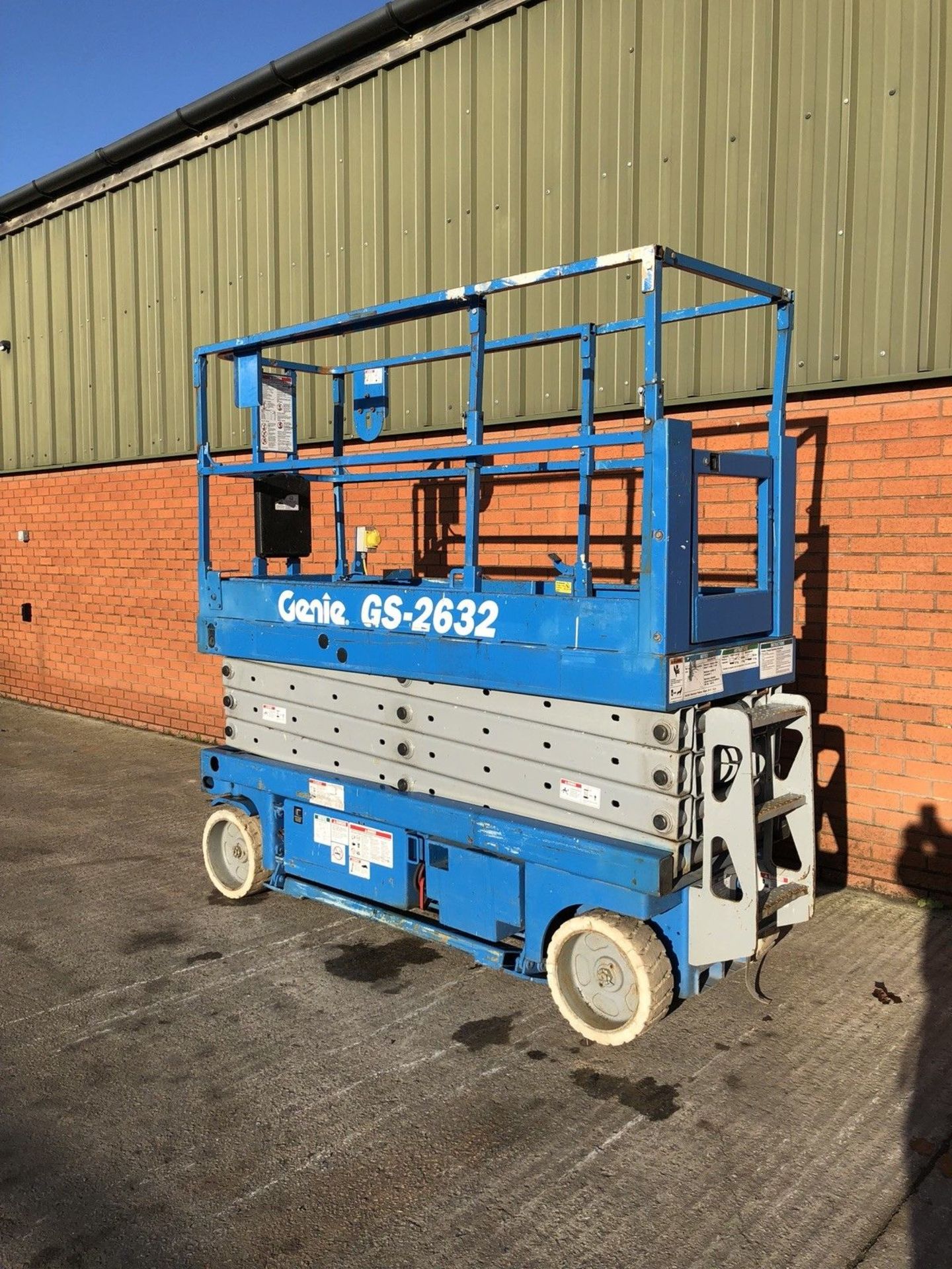 Genie GS2632 scissor lift cherry Picker - Image 2 of 8