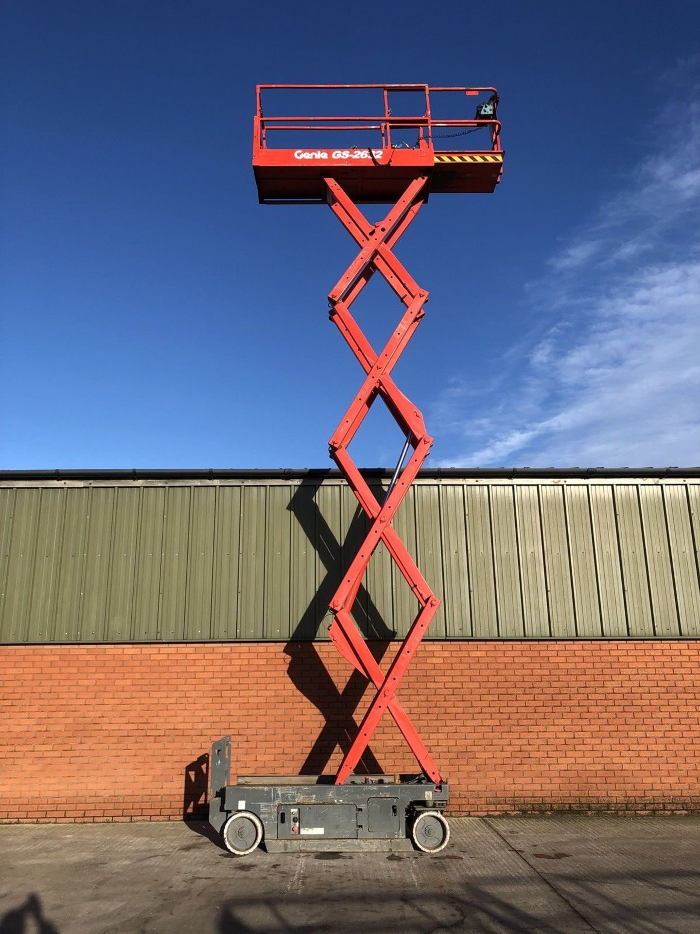 Genie GS2632 scissor lift cherry Picker - Image 6 of 7