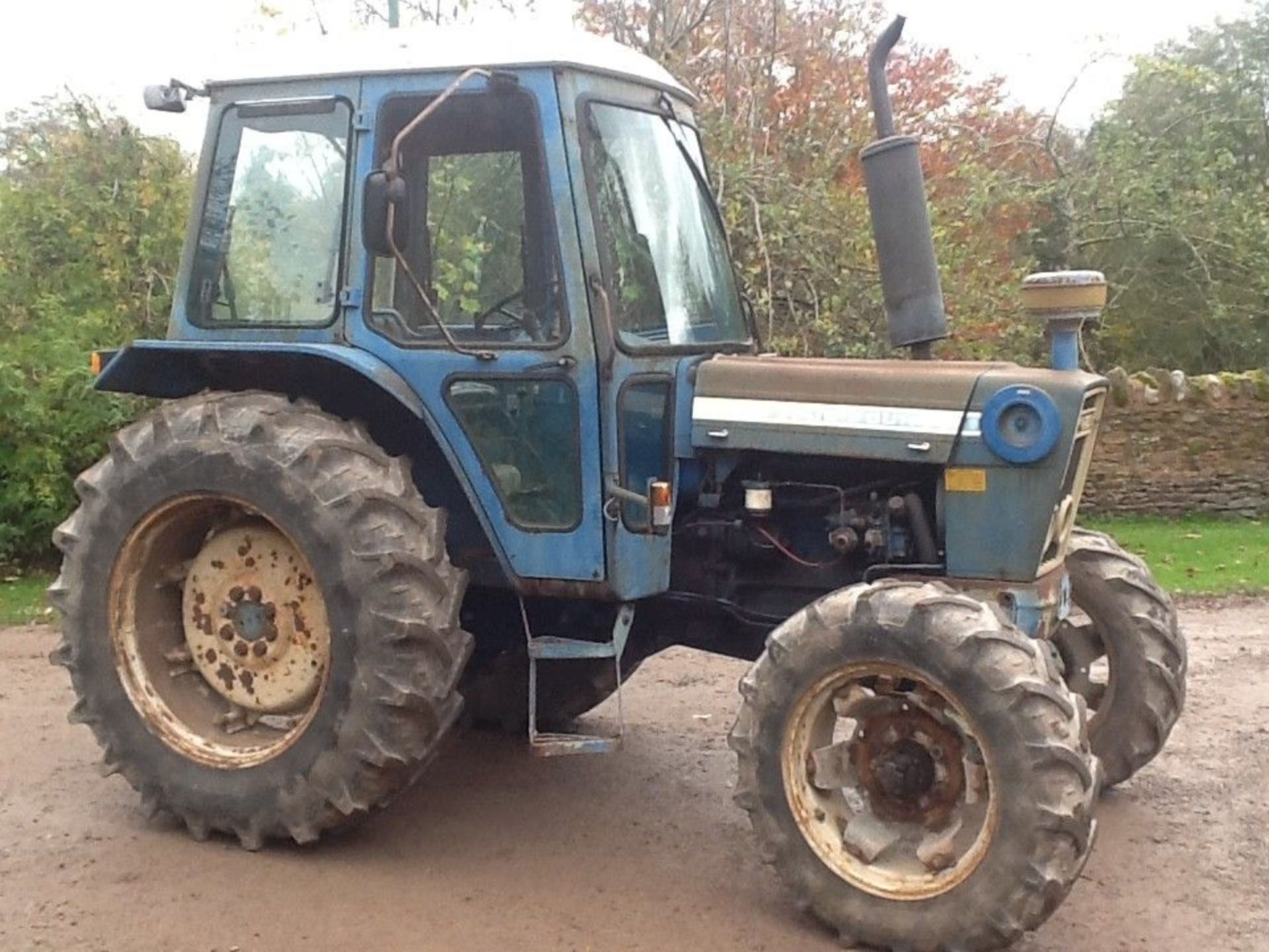 County Ford 7600-4 tractor